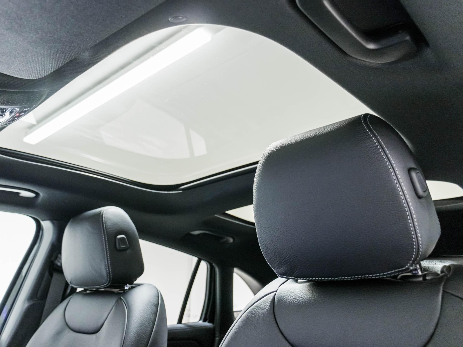 MERCEDES-BENZ GLA 220 d 4MATIC "Swiss Star"-image-8