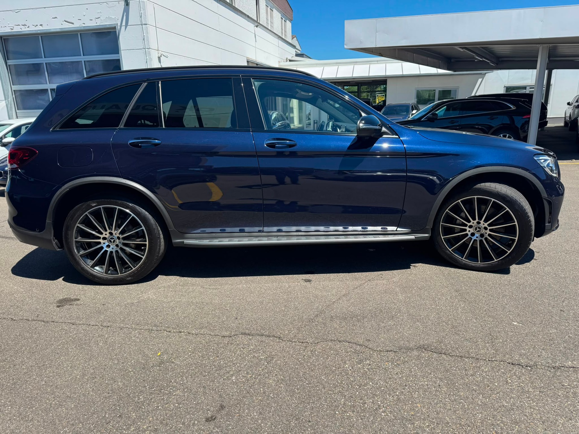 MERCEDES-BENZ GLC 220 d AMG Line 4Matic 9G-Tronic-image-4