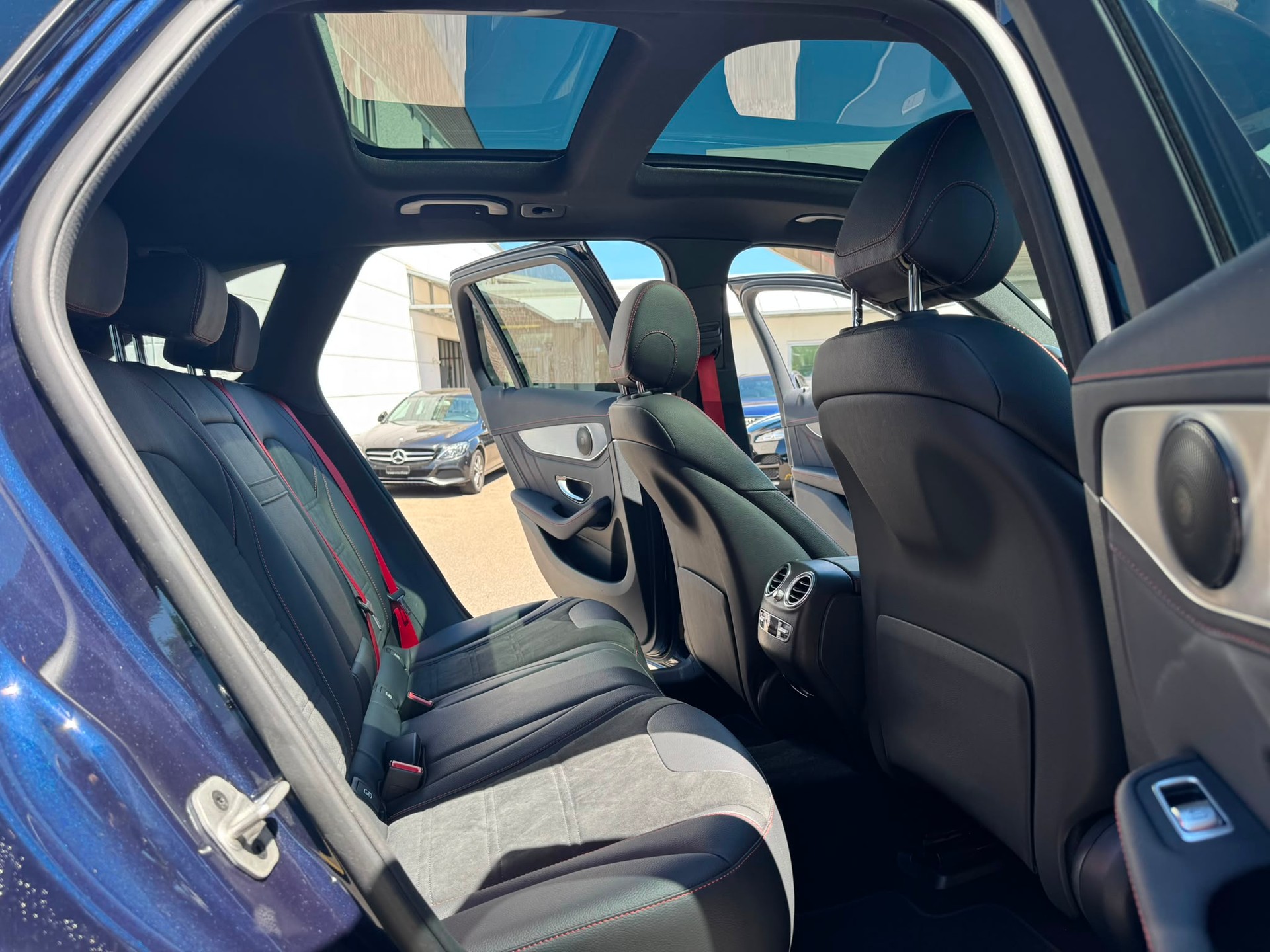 MERCEDES-BENZ GLC 220 d AMG Line 4Matic 9G-Tronic-image-14