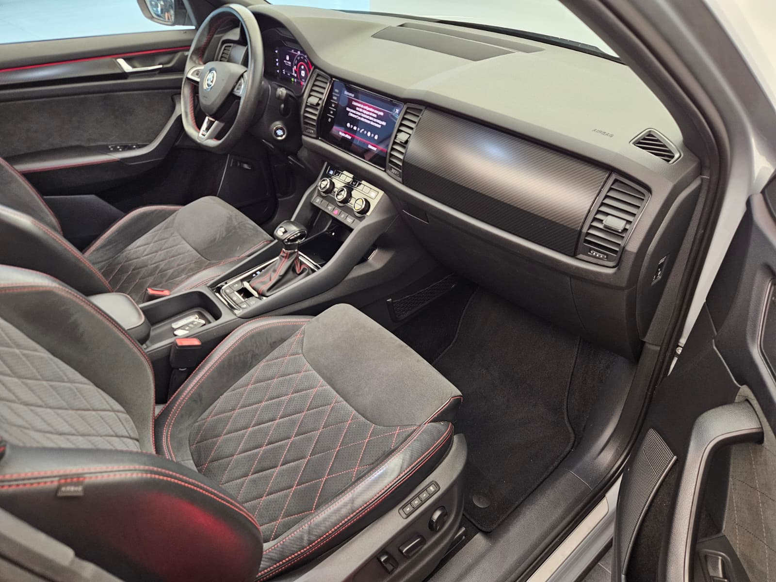 SKODA Kodiaq 2.0 Bi-TDI SCR RS 4x4 DSG-image-11