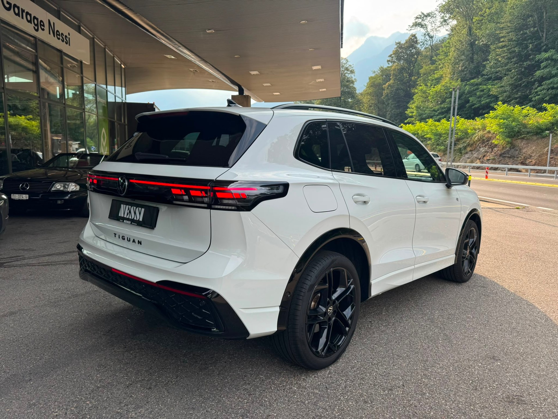 VW Tiguan 1.5 TSI evo2 eHybrid R-Line DSG-image-2