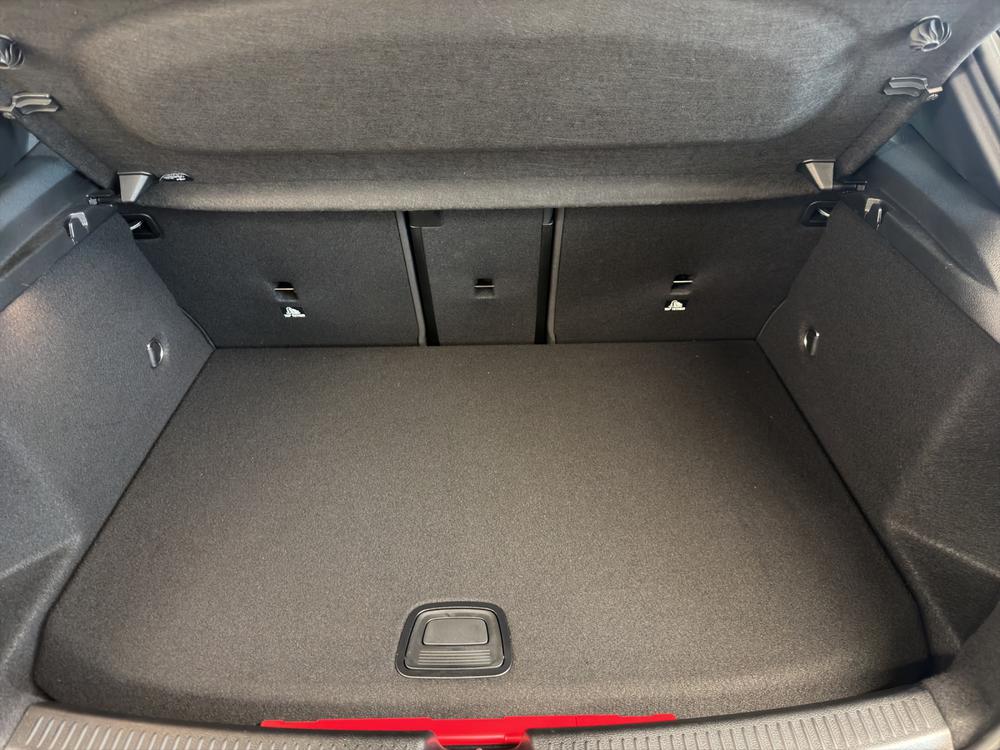 MERCEDES-BENZ A 250e AMG Line-image-14