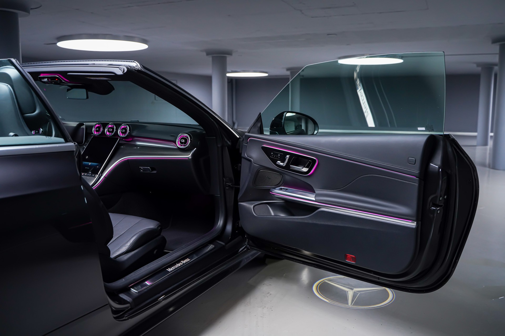 MERCEDES-BENZ CLE 300 Cabrio AMG Line 4Matic 9G-Tronic-image-15
