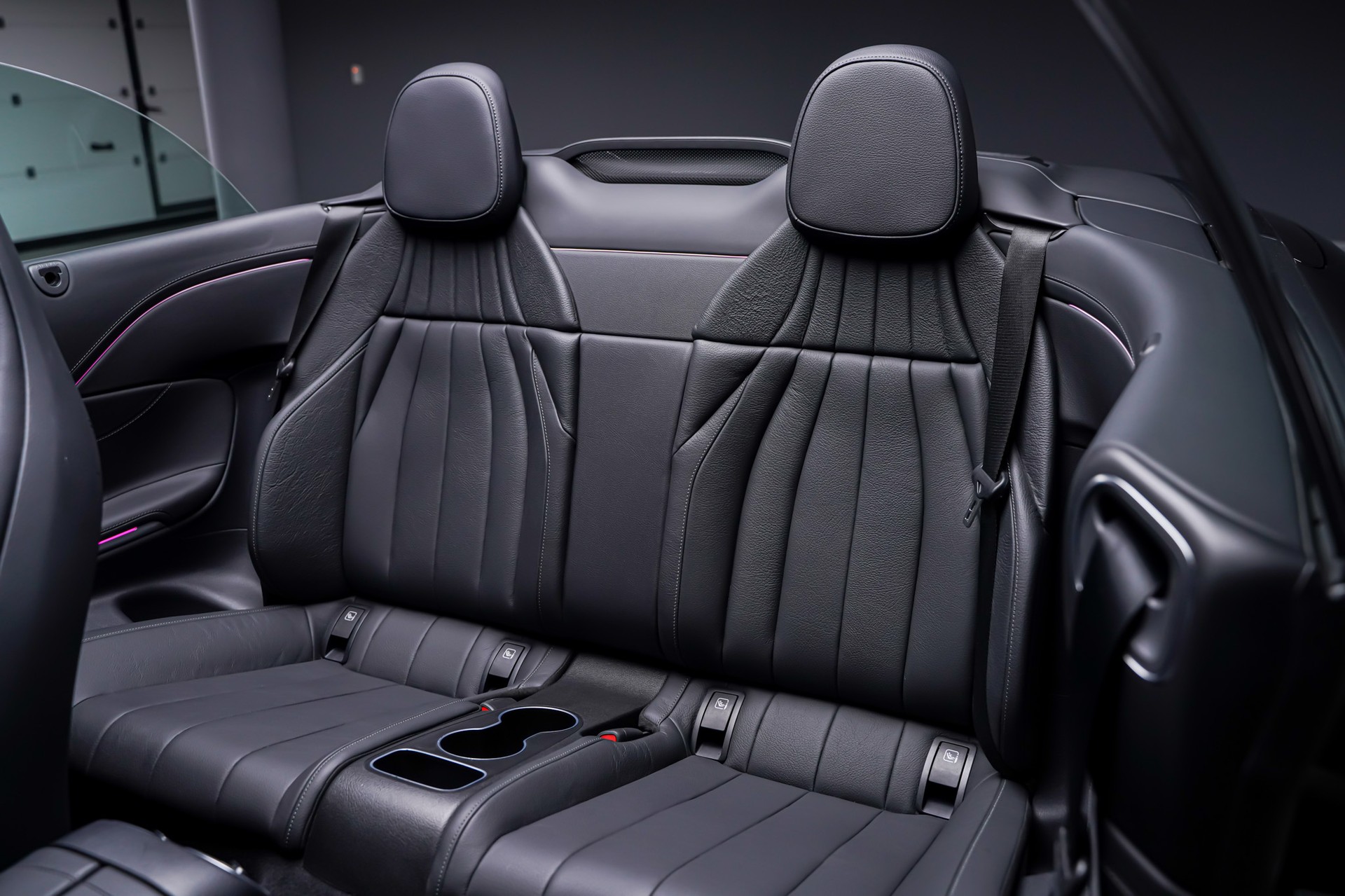 MERCEDES-BENZ CLE 300 Cabrio AMG Line 4Matic 9G-Tronic-image-14