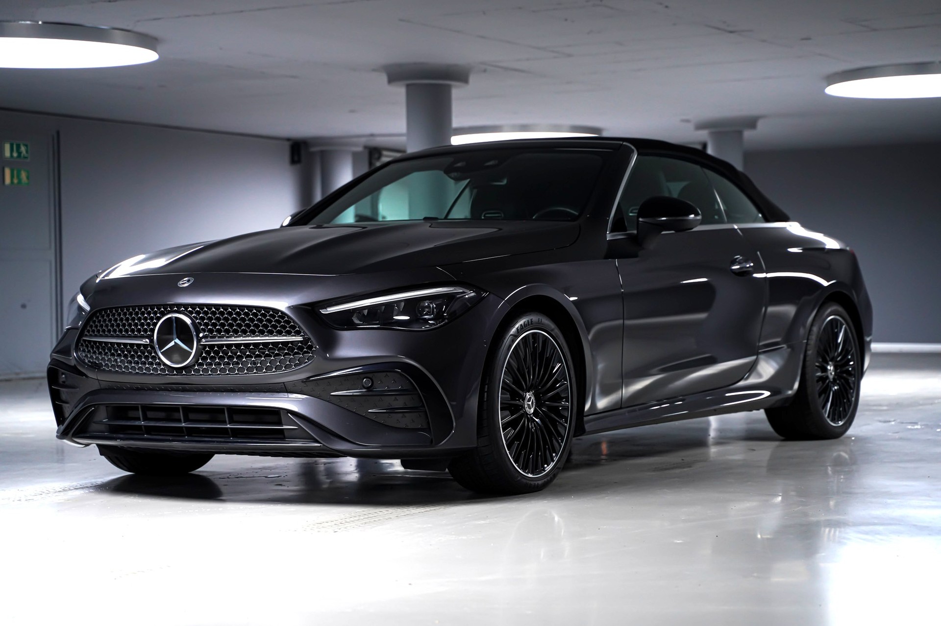 MERCEDES-BENZ CLE 300 Cabrio AMG Line 4Matic 9G-Tronic-image-0