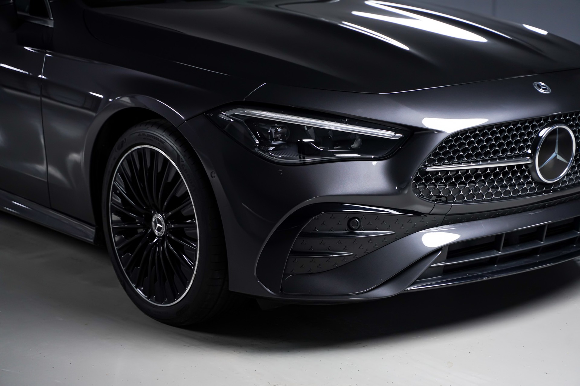 MERCEDES-BENZ CLE 300 Cabrio AMG Line 4Matic 9G-Tronic-image-3