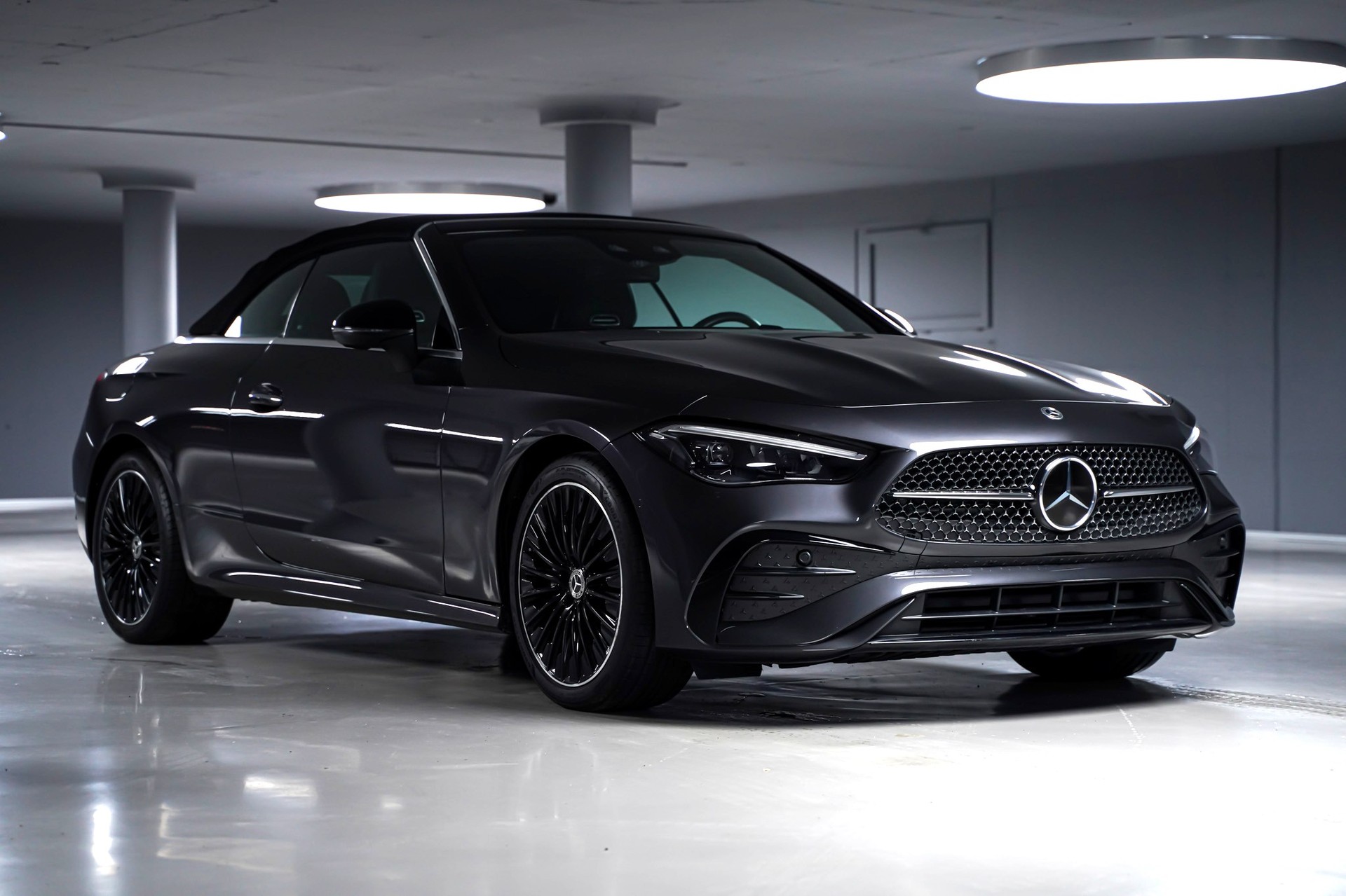 MERCEDES-BENZ CLE 300 Cabrio AMG Line 4Matic 9G-Tronic-image-2