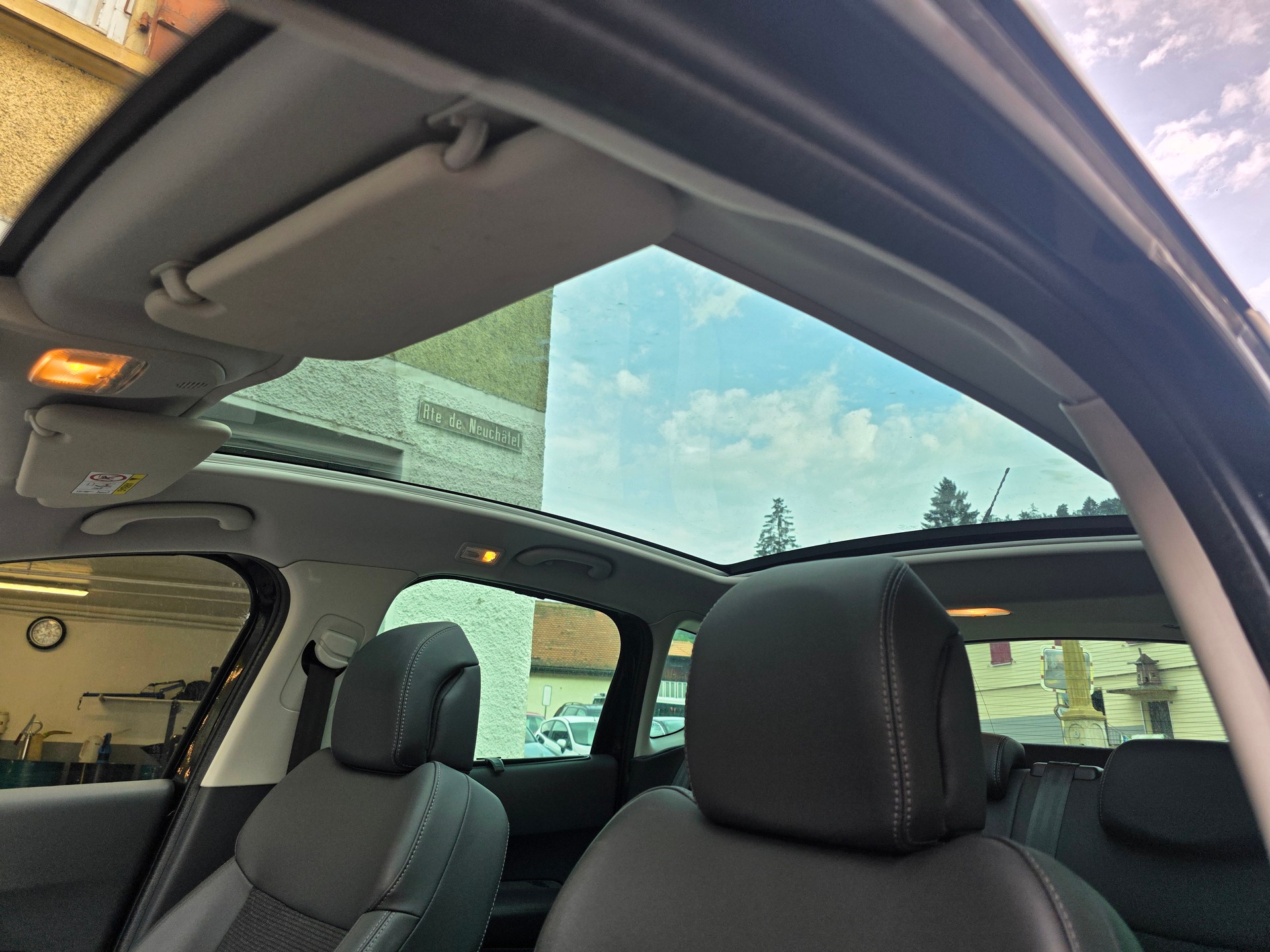 PEUGEOT 3008 2.0 Blue HDI Allure-image-8