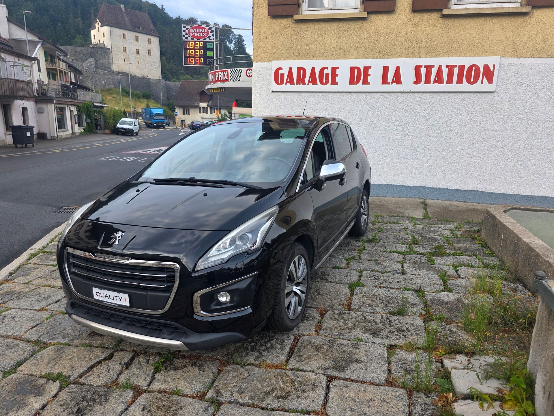 PEUGEOT 3008 2.0 Blue HDI Allure-image-0