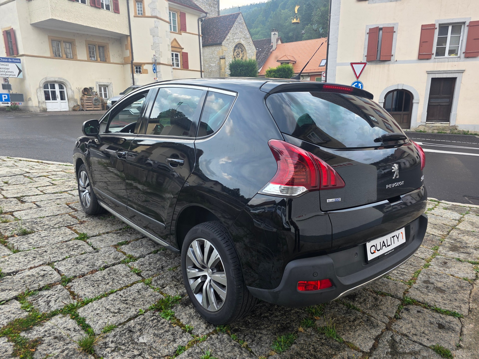 PEUGEOT 3008 2.0 Blue HDI Allure-image-5