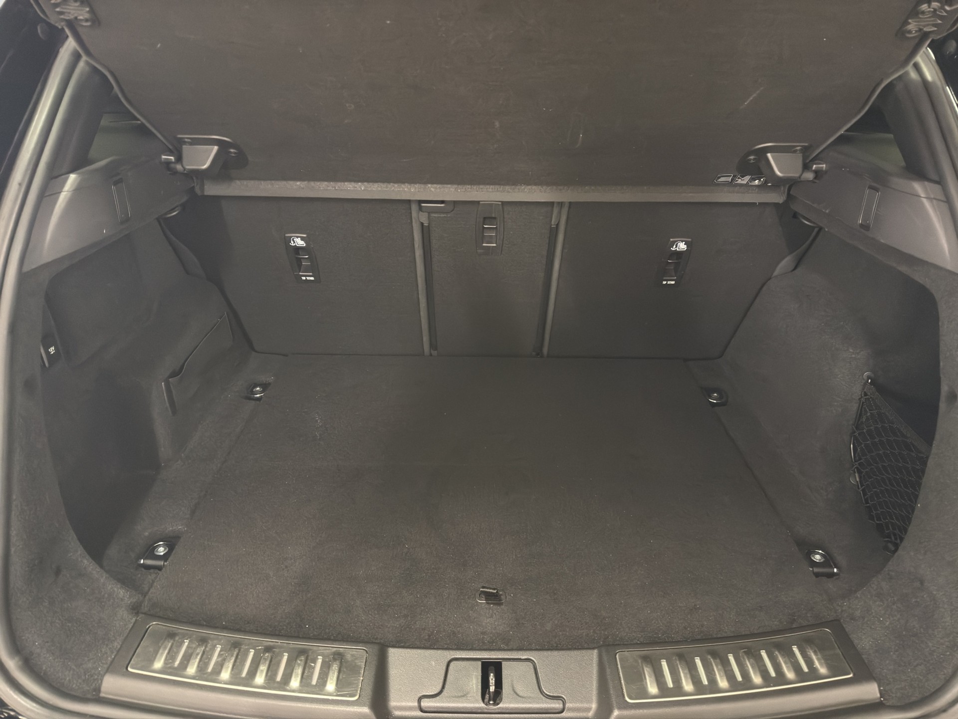 LAND ROVER Range Rover Evoque 2.0 T 300 R-Dynamic HSE-image-15
