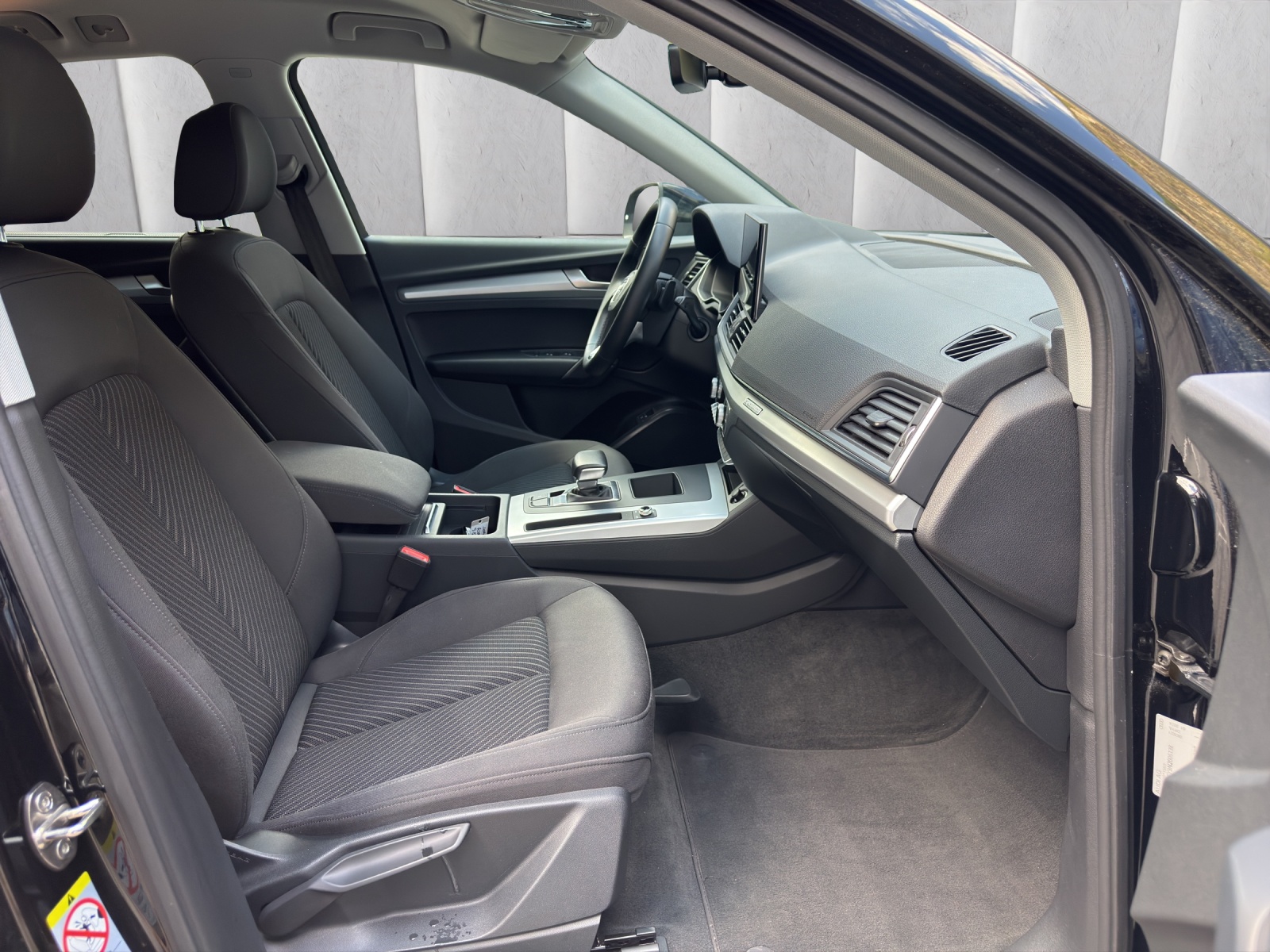 AUDI Q5 50 TFSI e PHEV quattro S-tronic-image-8