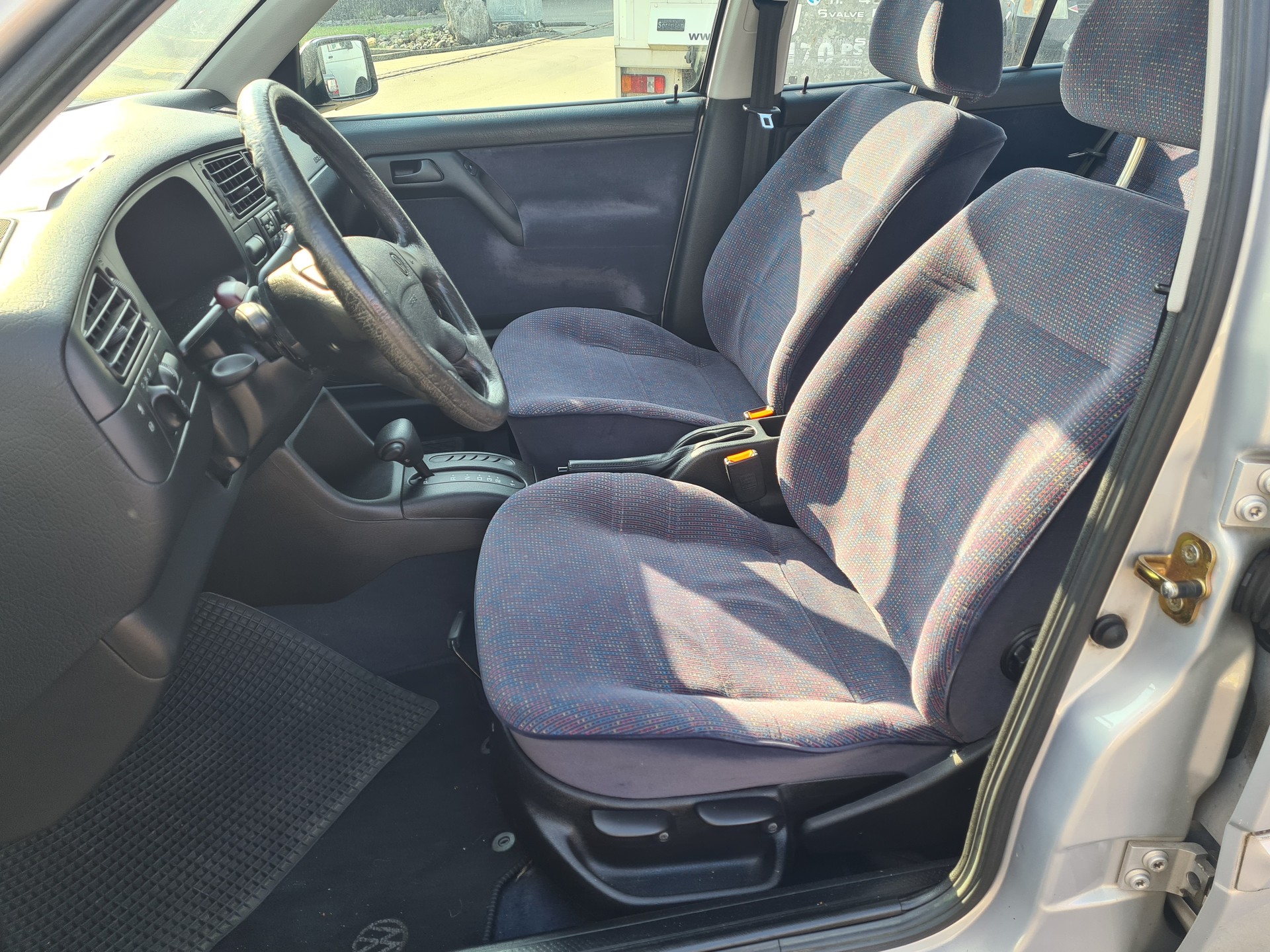 VW Vento 2000 GL Safety-image-7