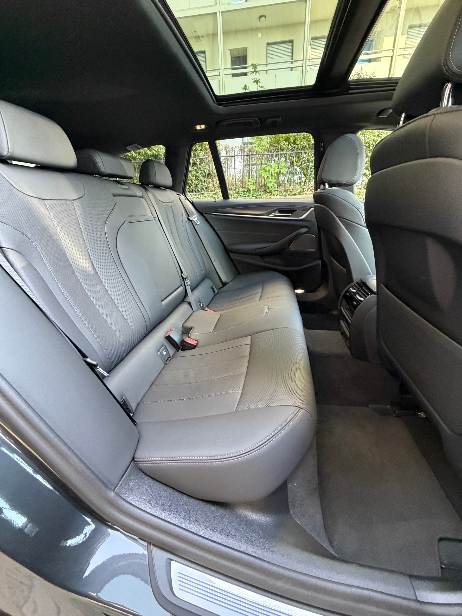 BMW 540i xDrive 48V Touring M Sport Steptronic-image-7
