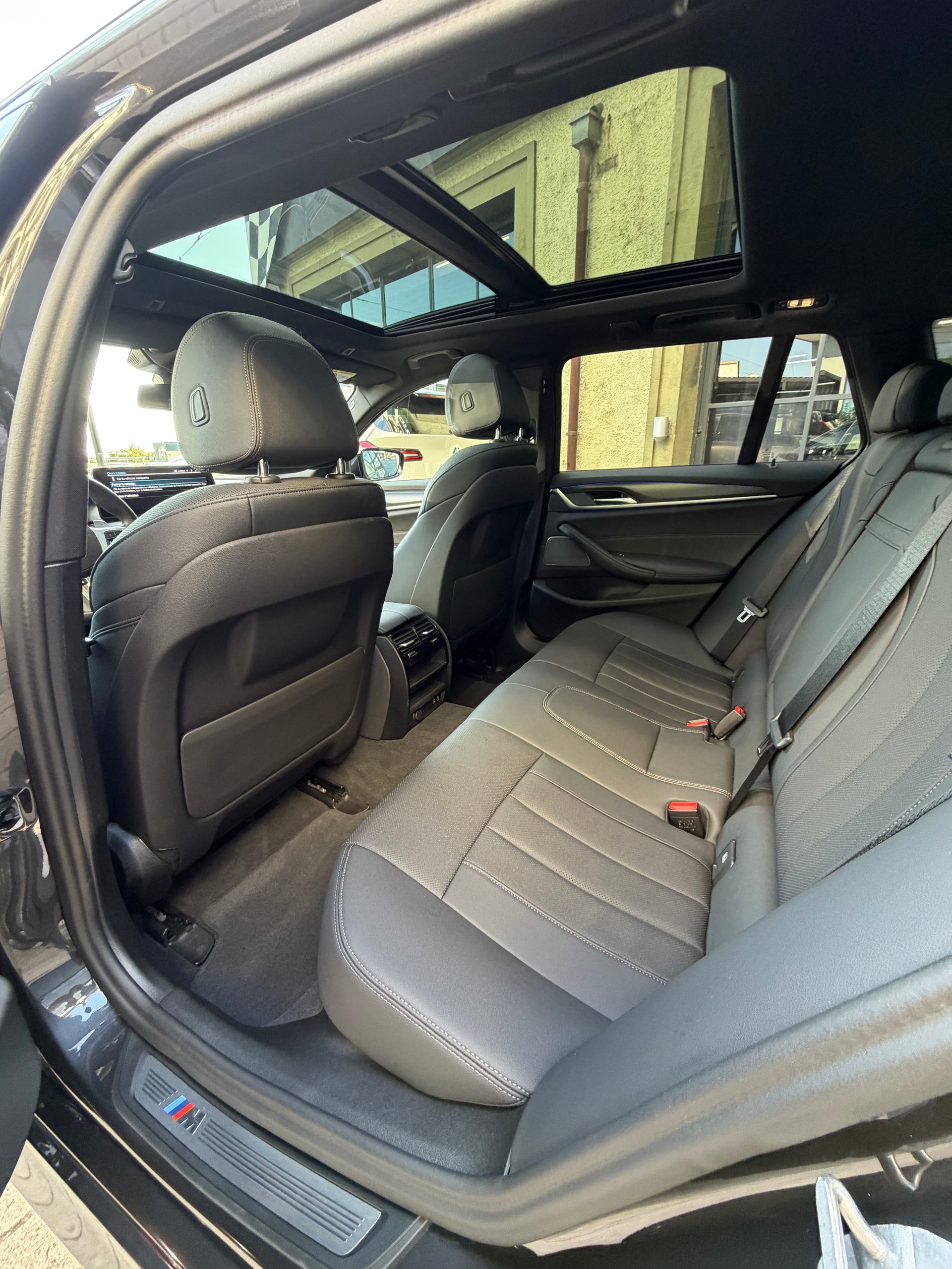 BMW 540i xDrive 48V Touring M Sport Steptronic-image-3