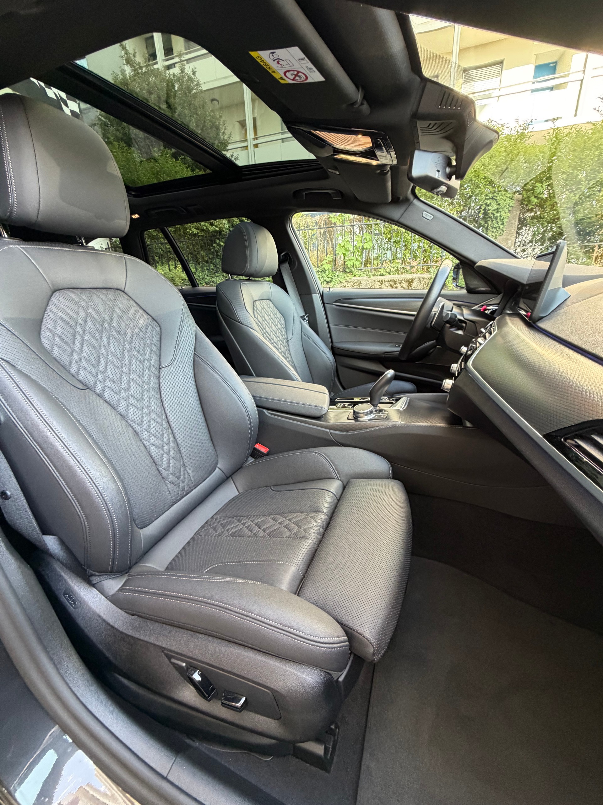 BMW 540i xDrive 48V Touring M Sport Steptronic-image-6