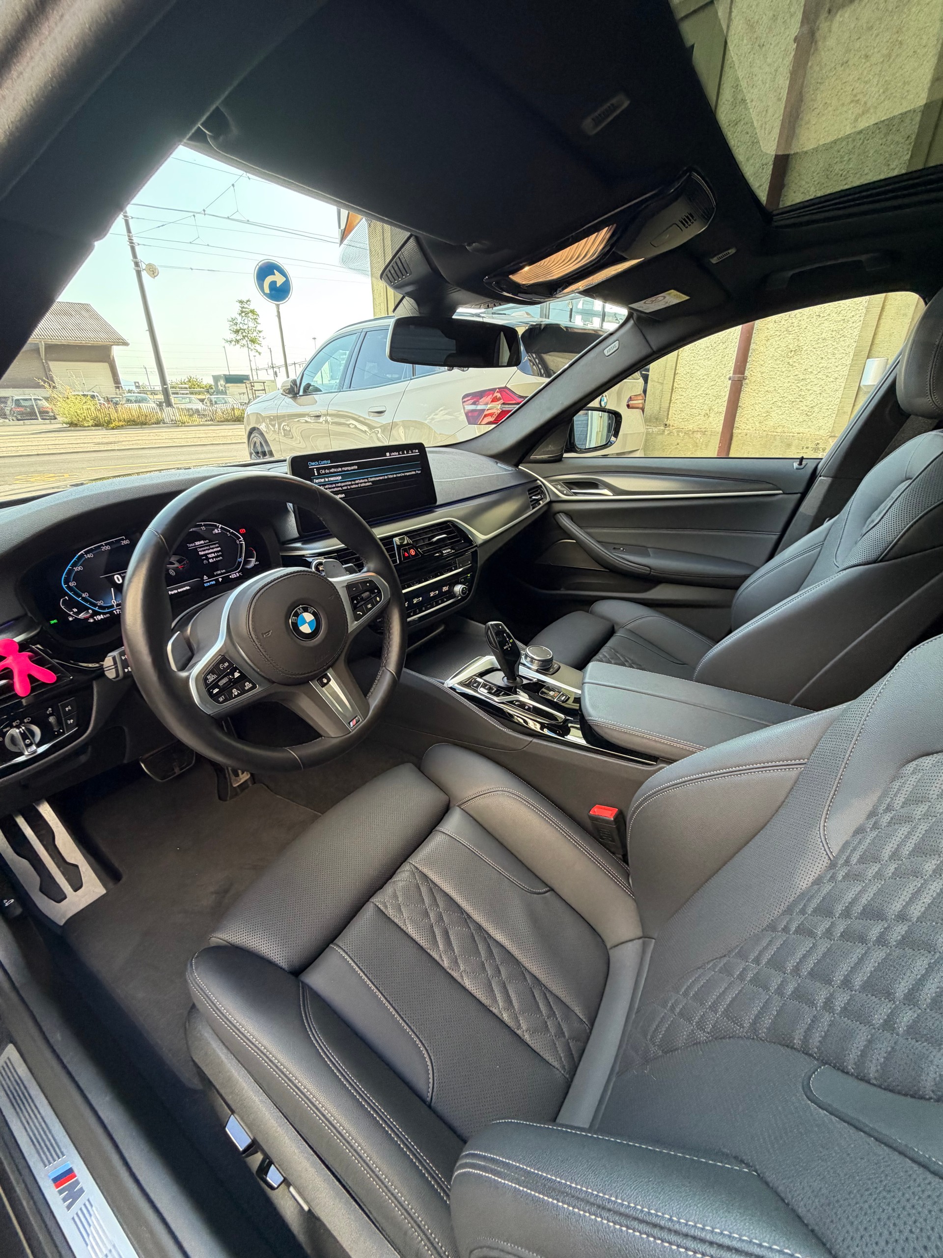 BMW 540i xDrive 48V Touring M Sport Steptronic-image-2