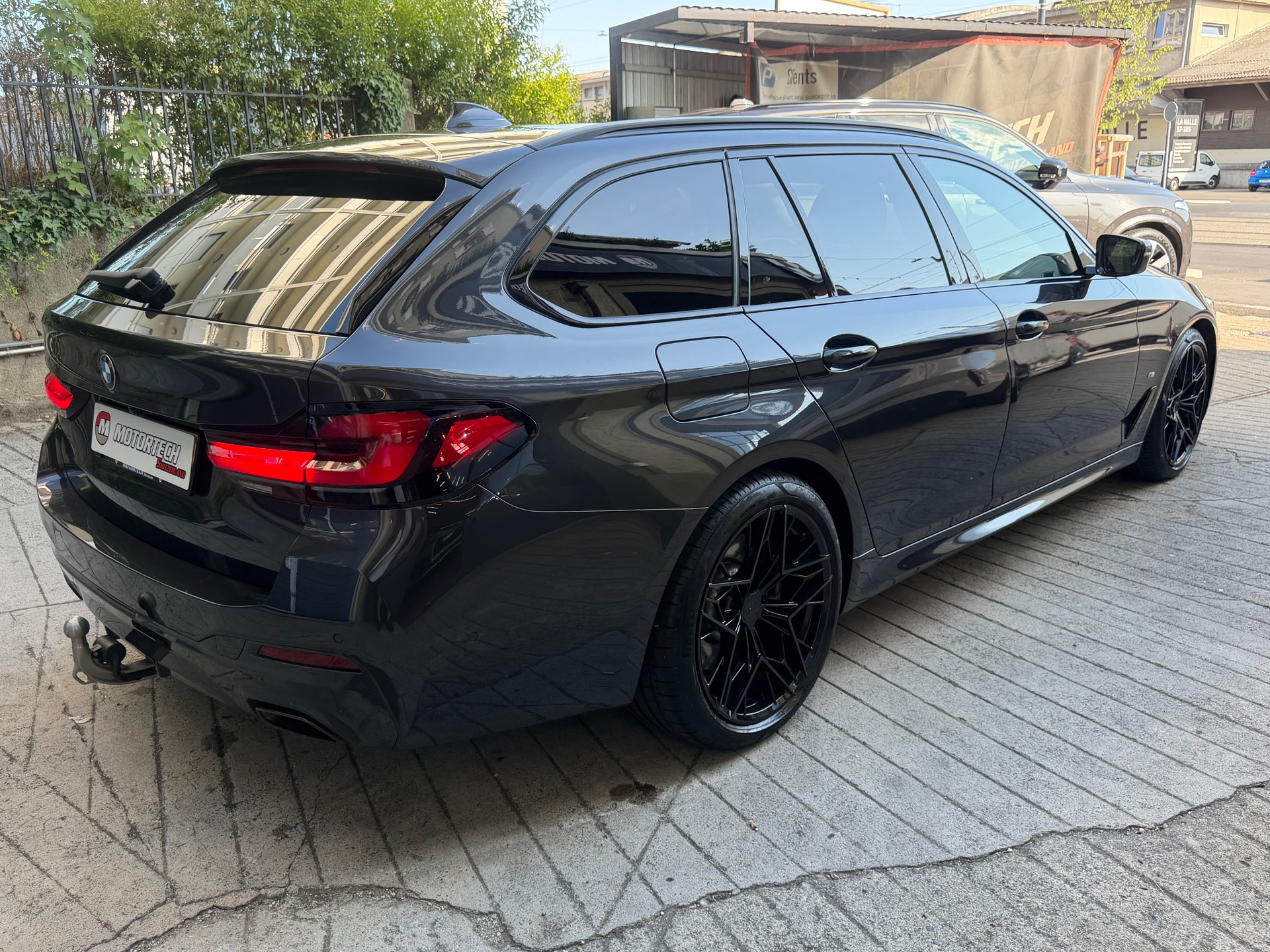 BMW 540i xDrive 48V Touring M Sport Steptronic-image-1