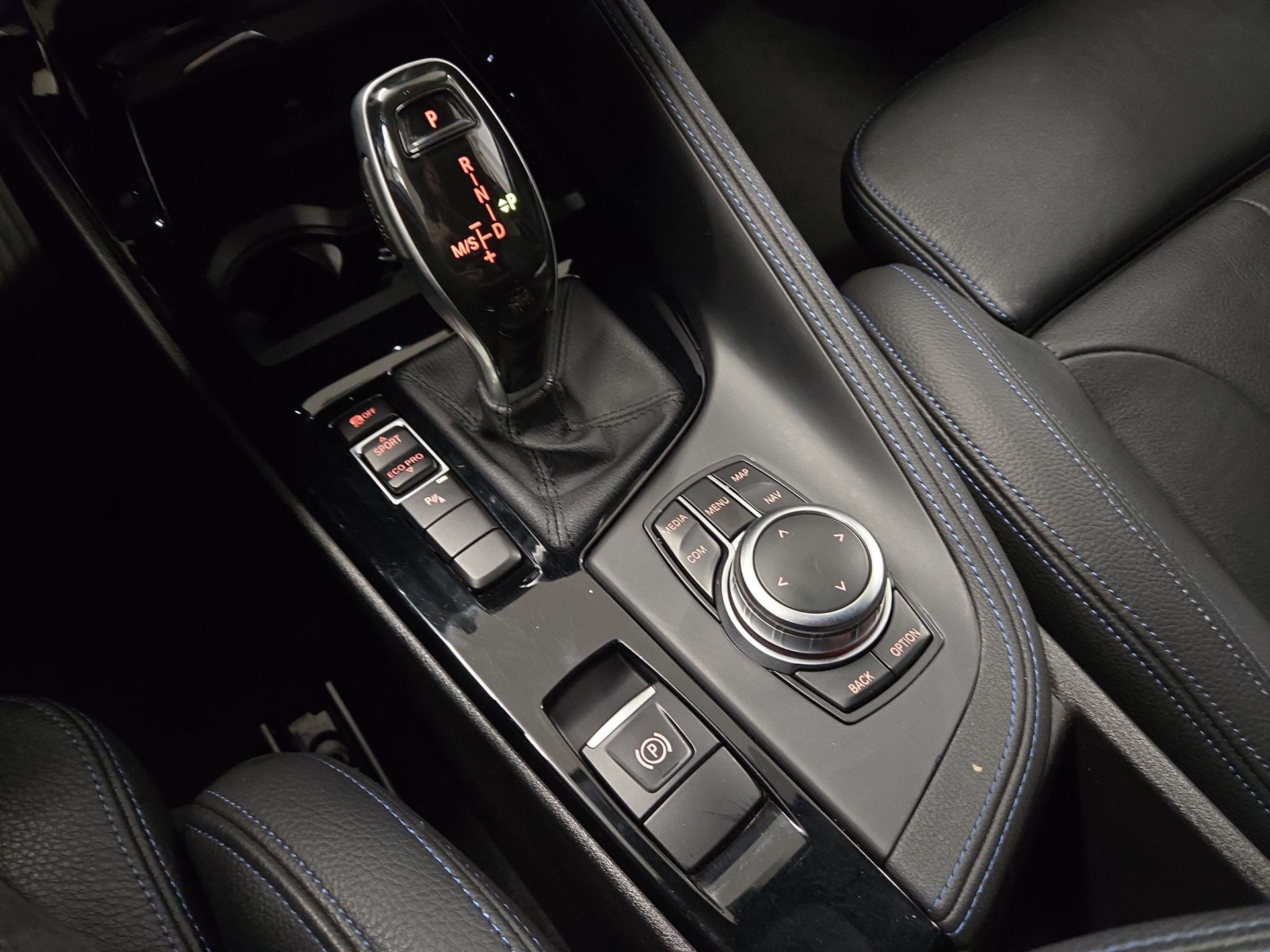 BMW X1 sDrive 18i Steptronic DSK-image-10