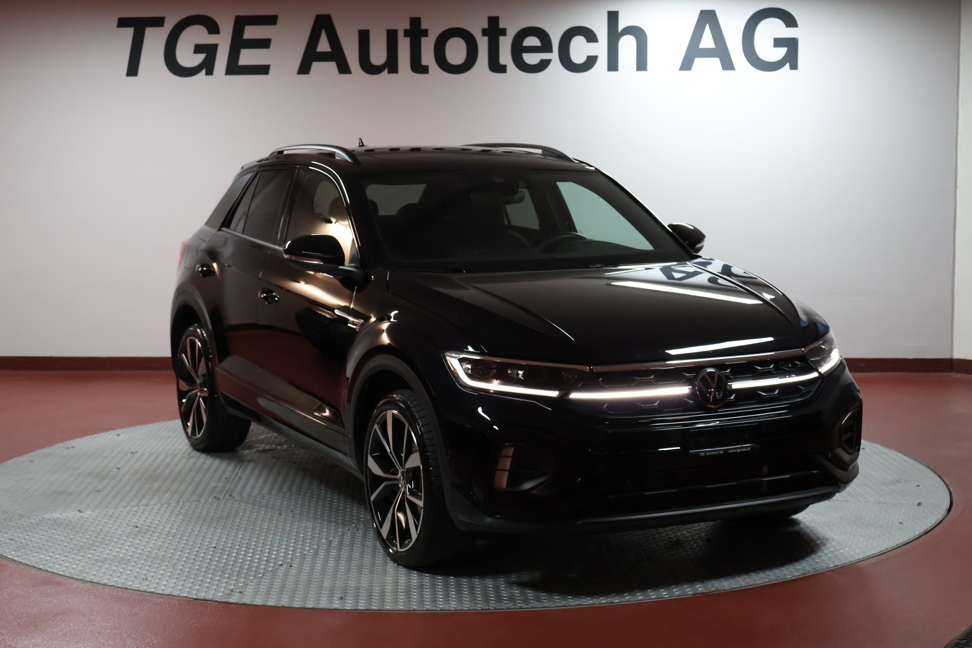 VW T-Roc 2.0 TSI R-Line DSG 4Motion-image-2