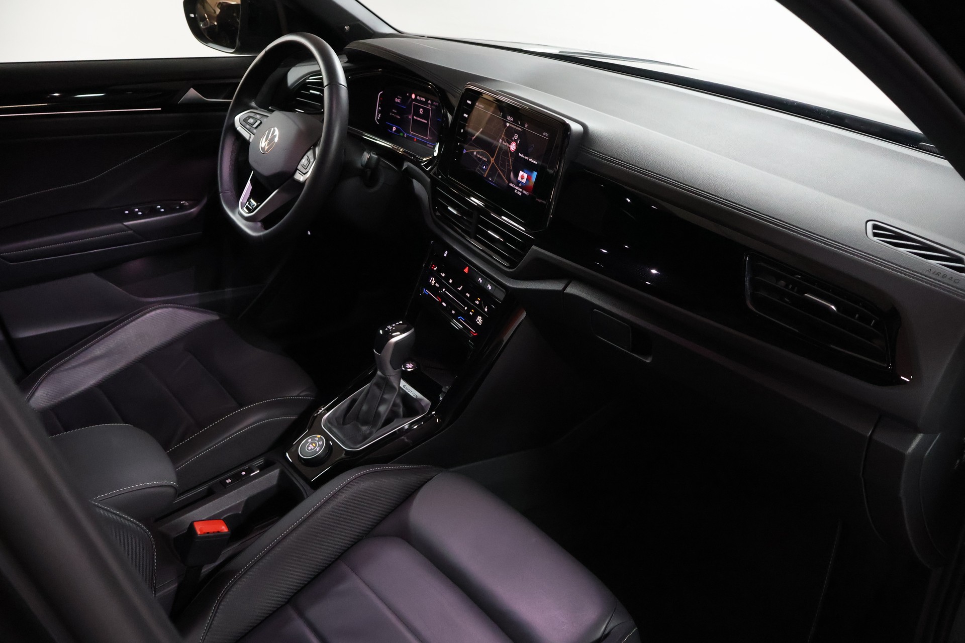 VW T-Roc 2.0 TSI R-Line DSG 4Motion-image-11