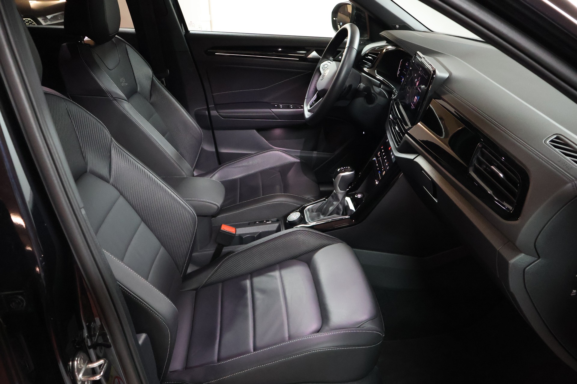 VW T-Roc 2.0 TSI R-Line DSG 4Motion-image-9