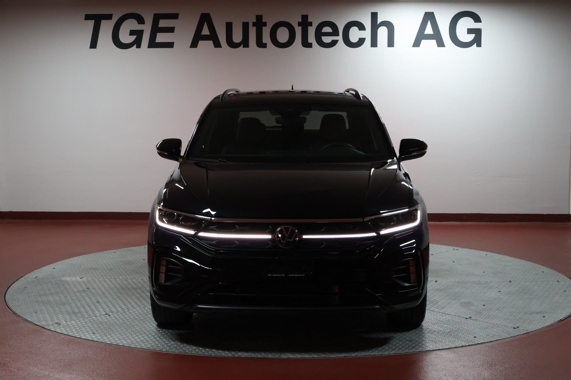 VW T-Roc 2.0 TSI R-Line DSG 4Motion-image-1