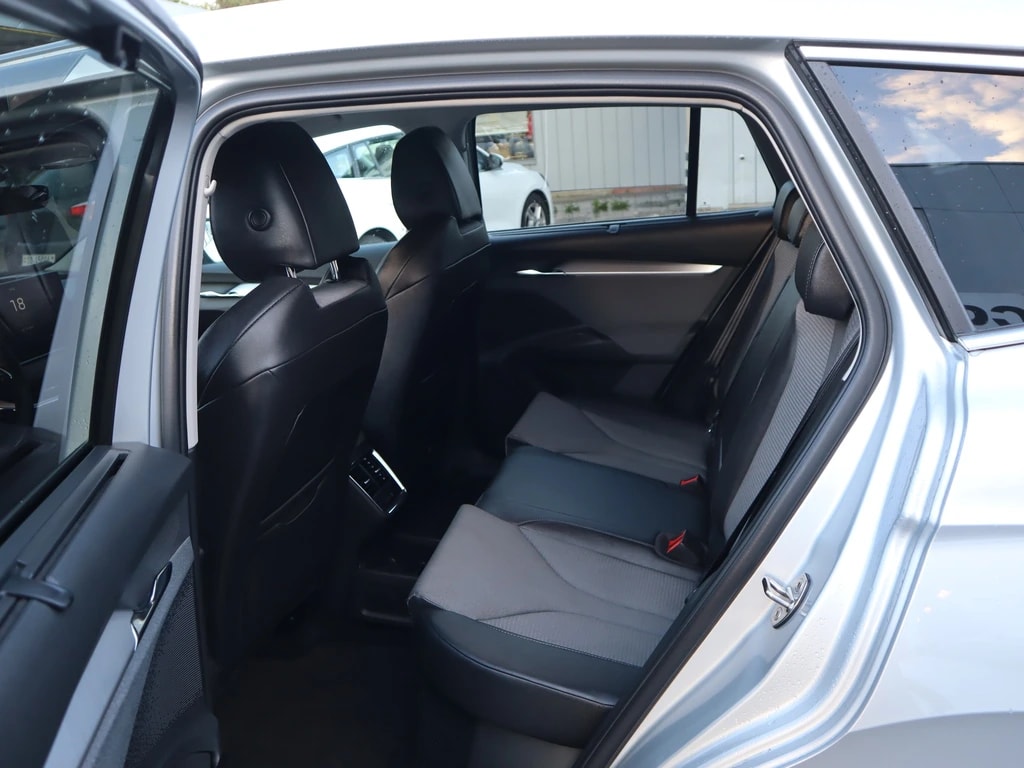 SKODA Enyaq iV 80 ** 204 Ps ** Paket Family Plus ** Paket Licht & Sicht ** SOH WERT 95.9% **-image-11