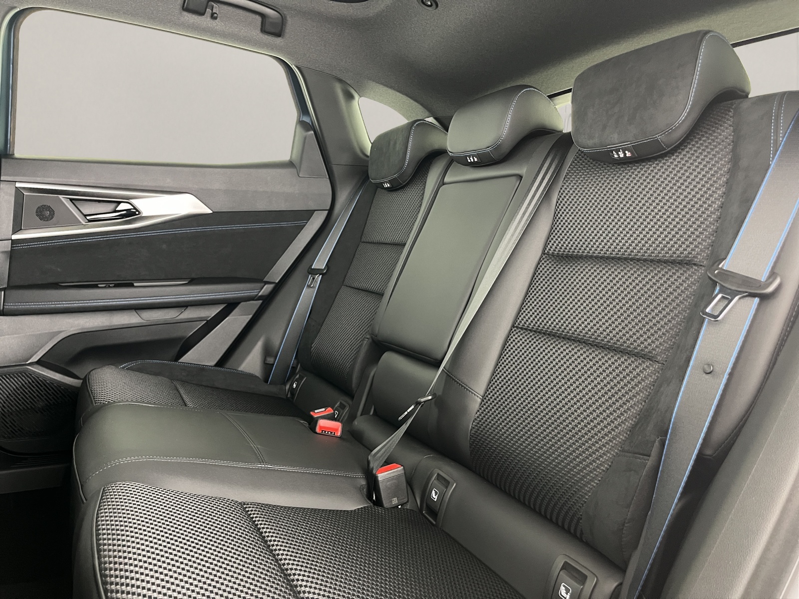 RENAULT Austral 1.2 E-Tech esprit Alpine-image-16