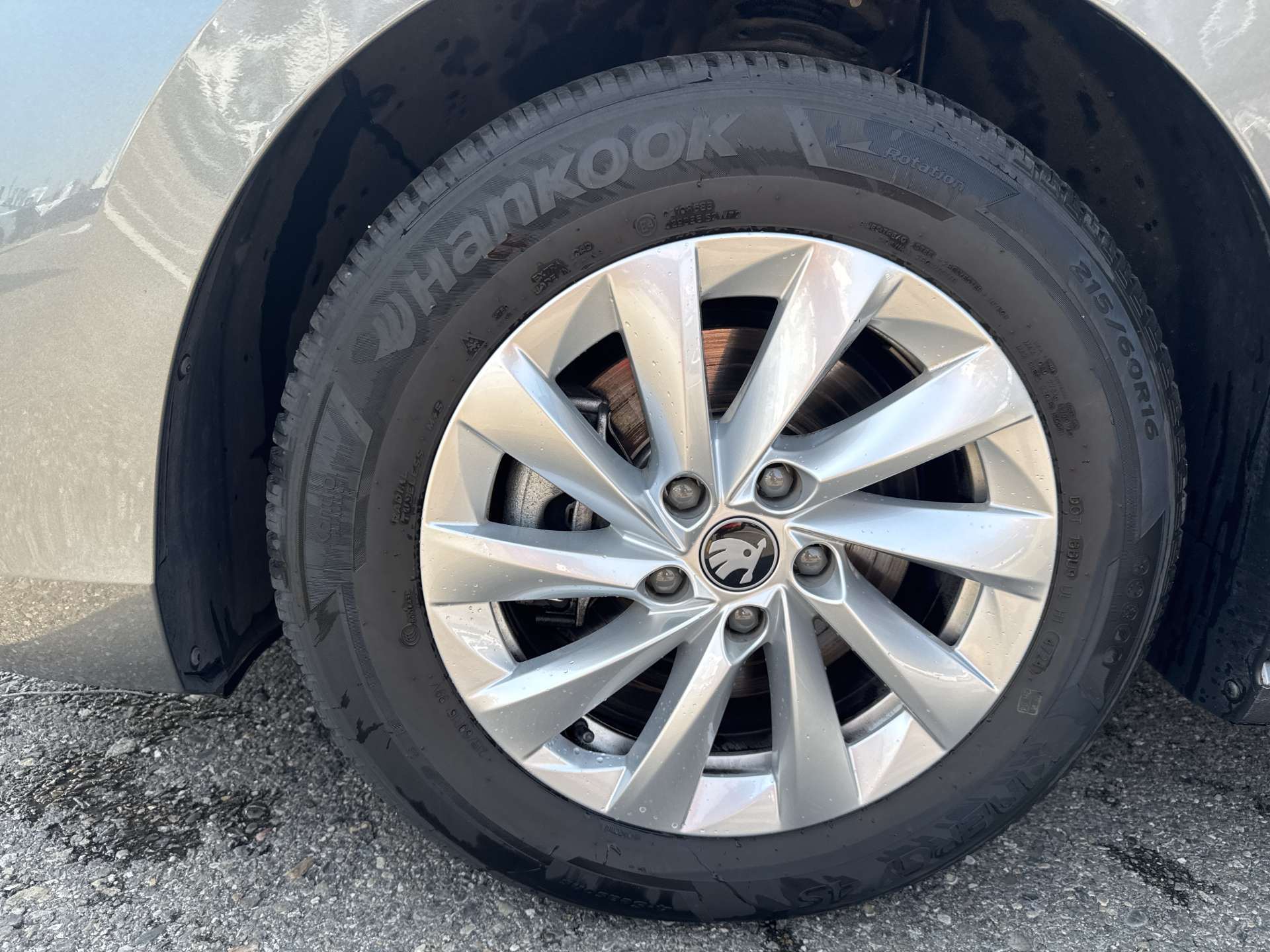 SKODA Superb Combi 2.0 TDi Essence DSG-Automat-image-8
