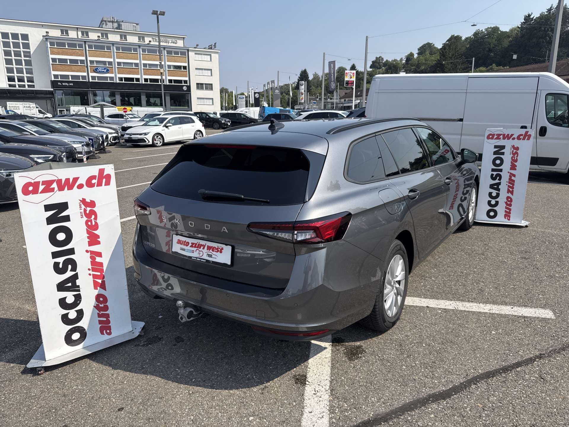 SKODA Superb Combi 2.0 TDi Essence DSG-Automat-image-2