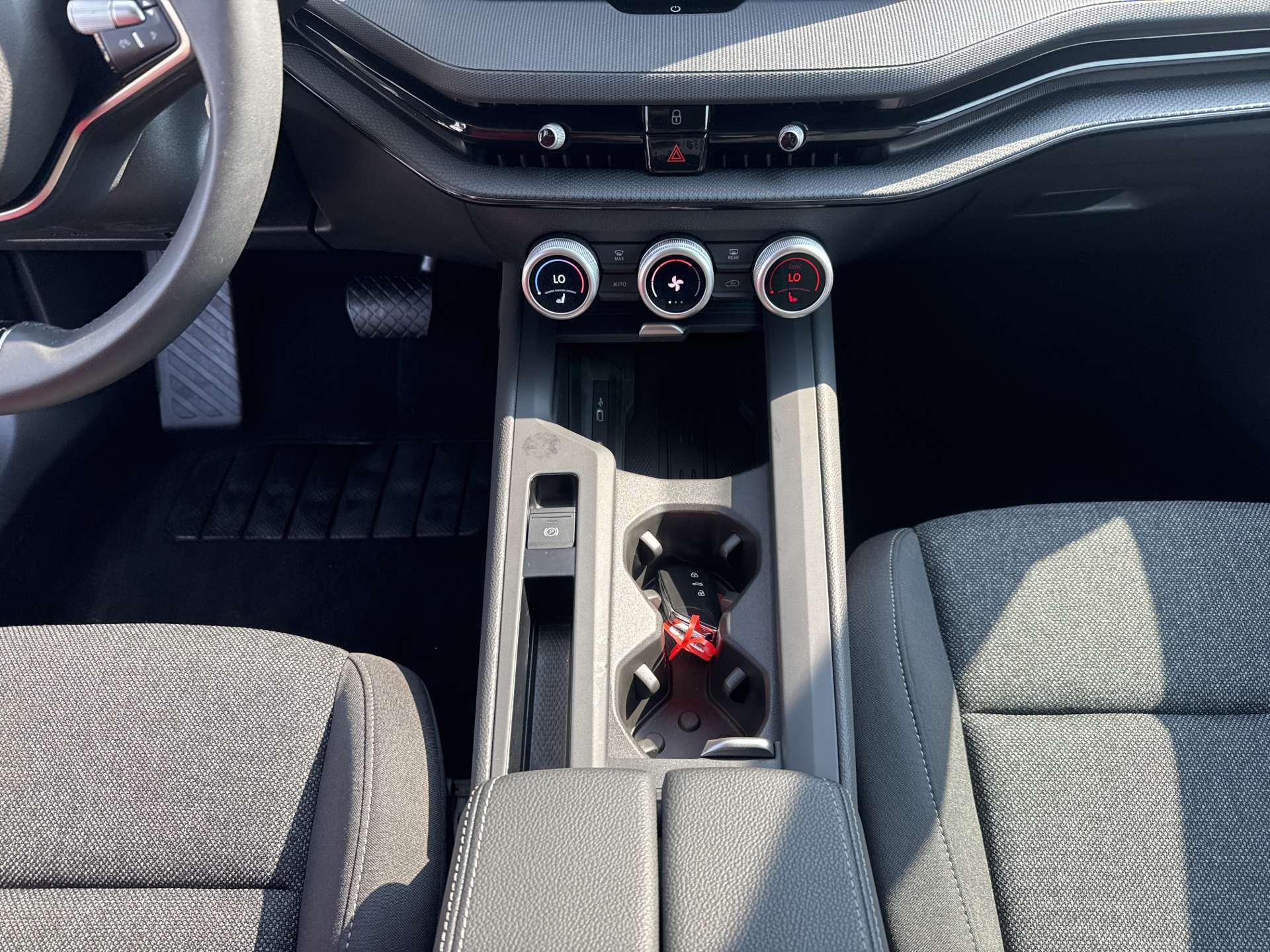 SKODA Superb Combi 2.0 TDi Essence DSG-Automat-image-11