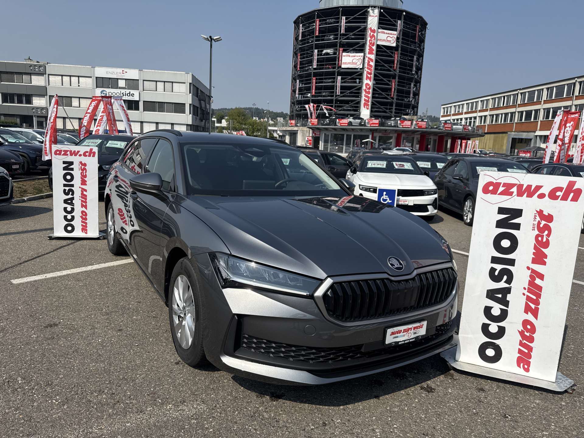SKODA Superb Combi 2.0 TDi Essence DSG-Automat-image-0