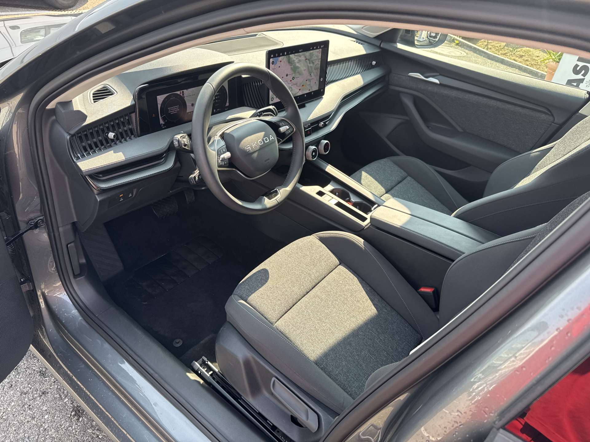 SKODA Superb Combi 2.0 TDi Essence DSG-Automat-image-5