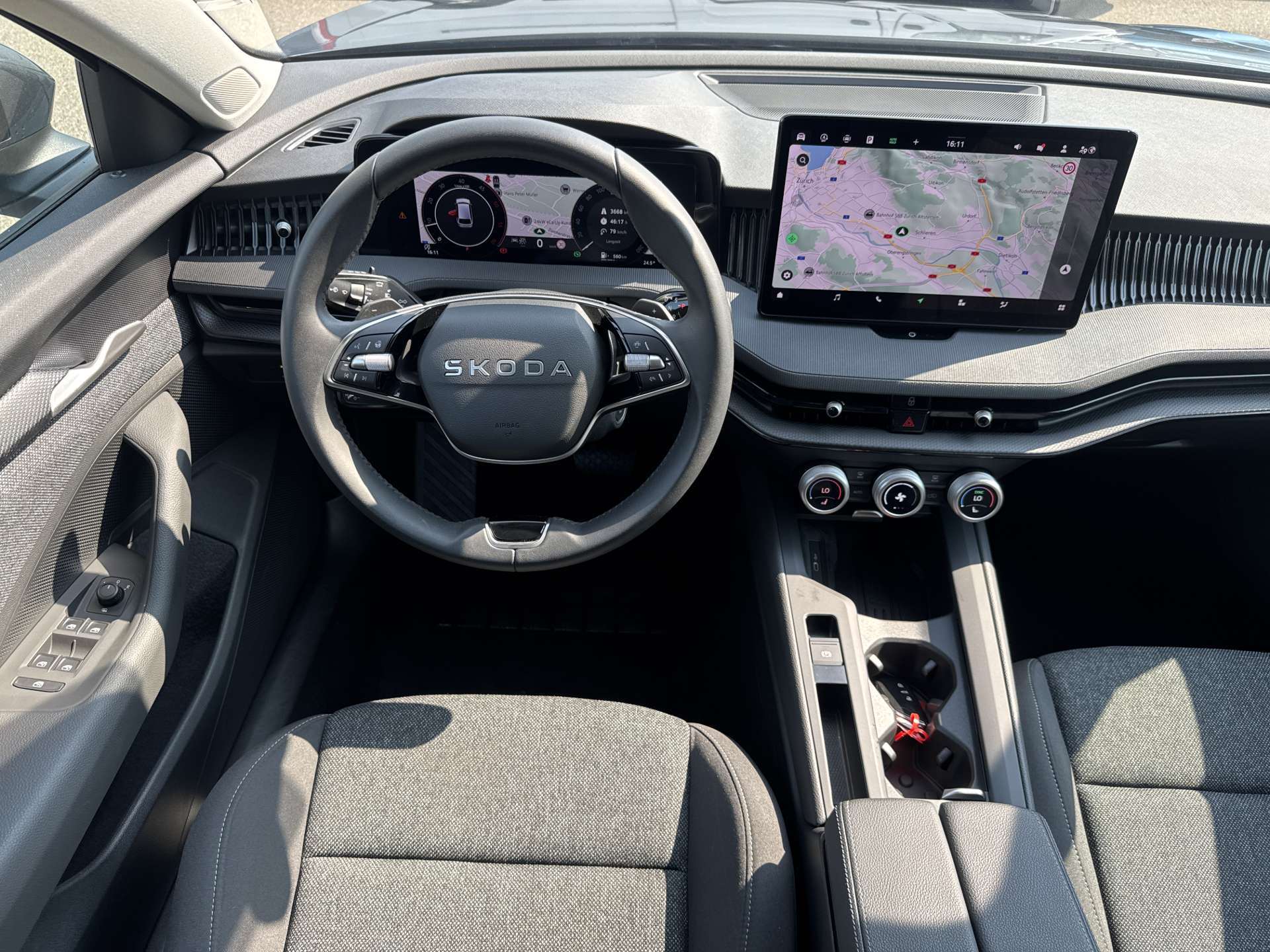 SKODA Superb Combi 2.0 TDi Essence DSG-Automat-image-4