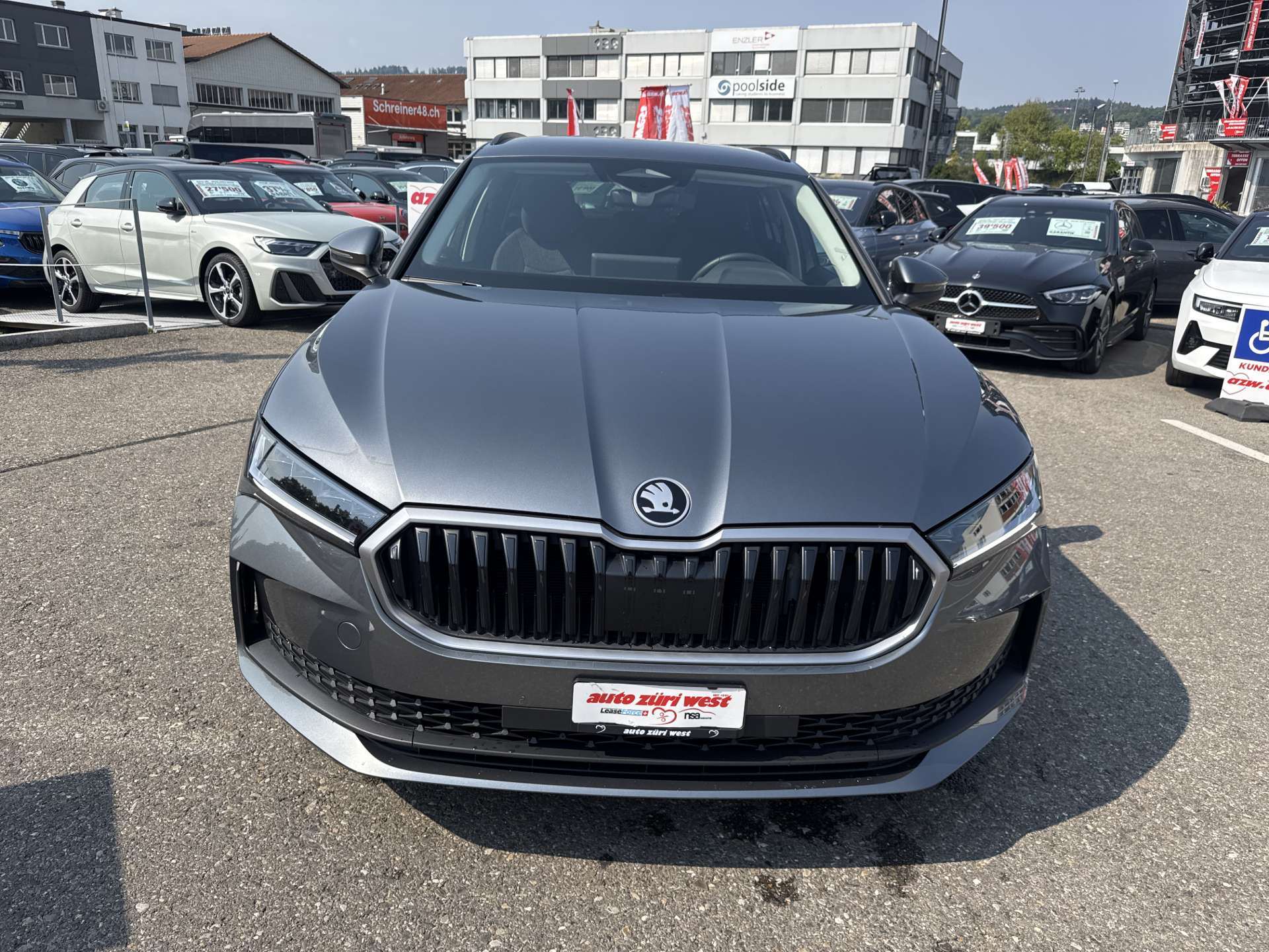 SKODA Superb Combi 2.0 TDi Essence DSG-Automat-image-13