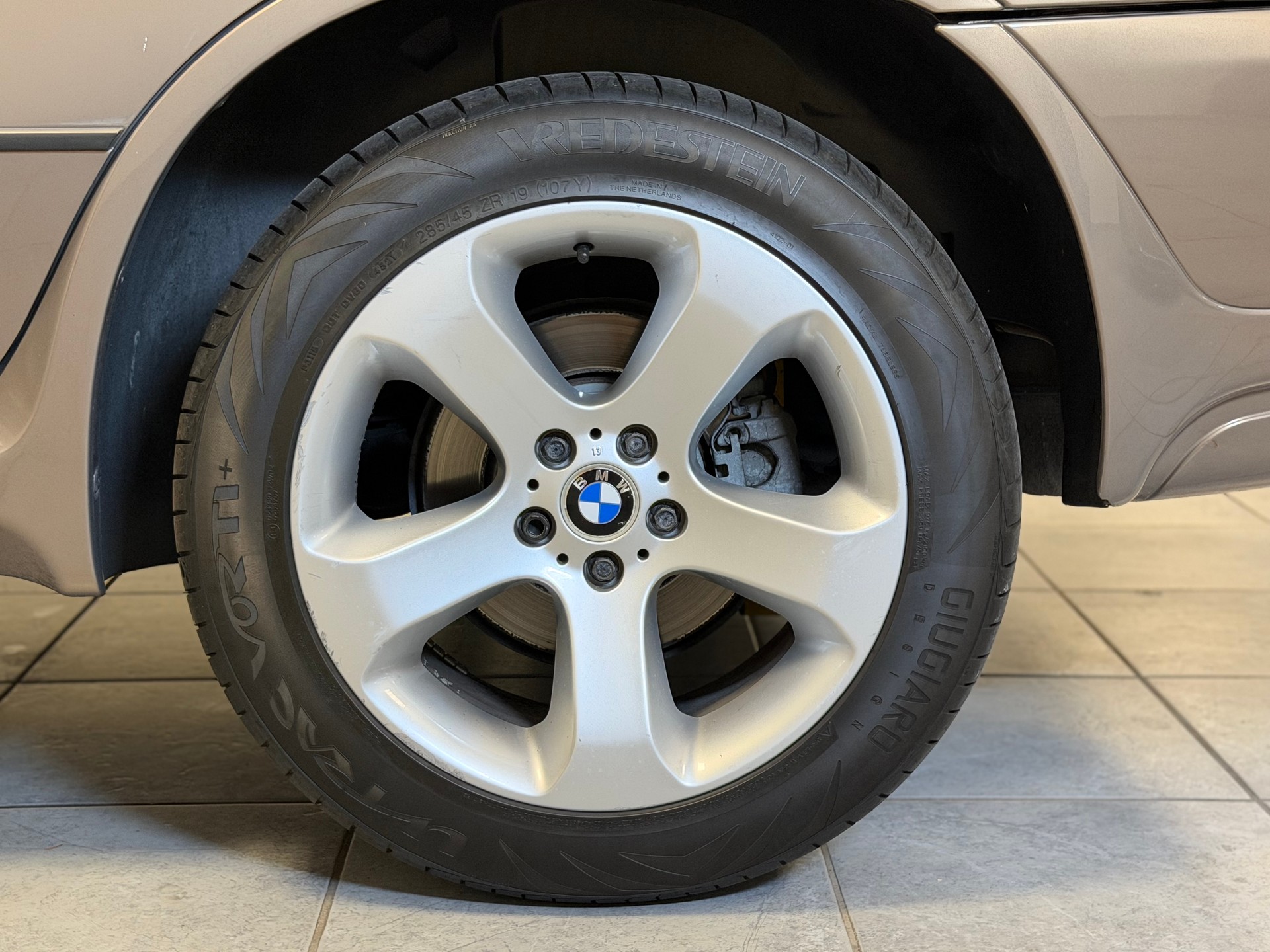 BMW X5 4.4i-image-15