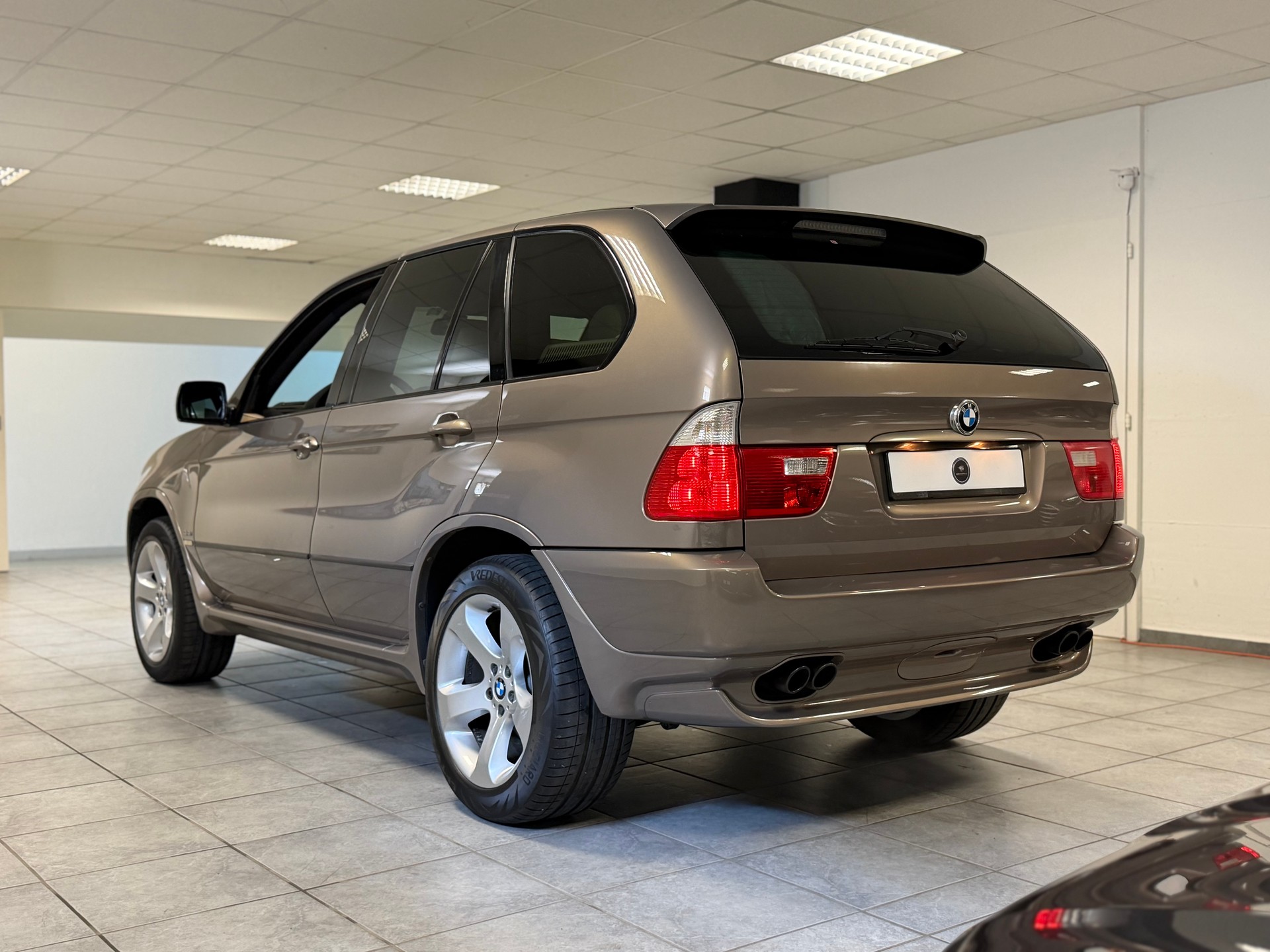 BMW X5 4.4i-image-9