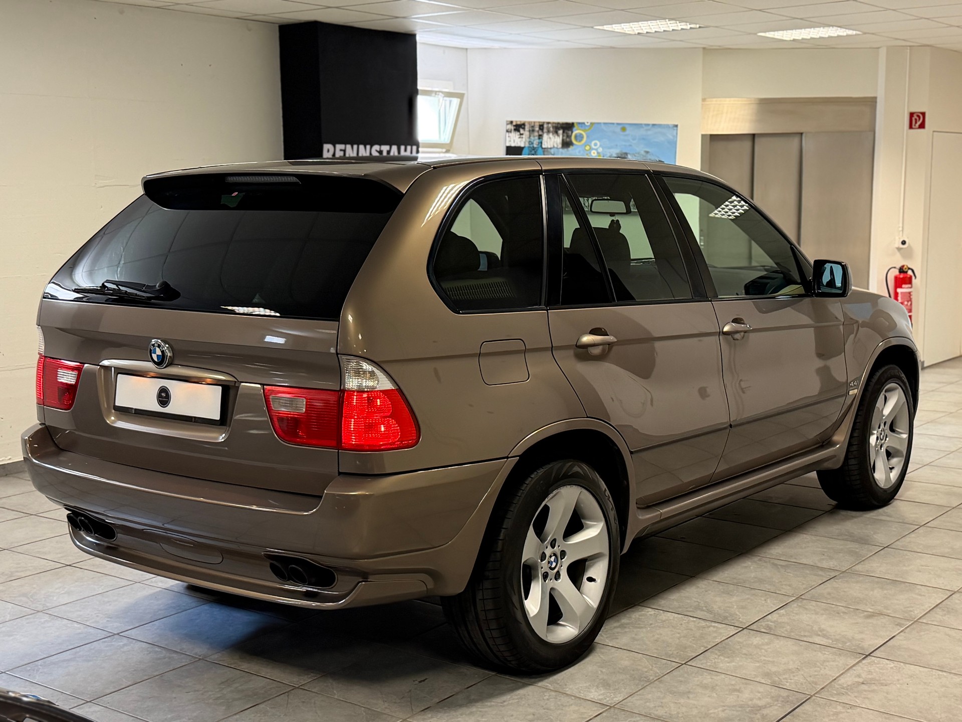 BMW X5 4.4i-image-12