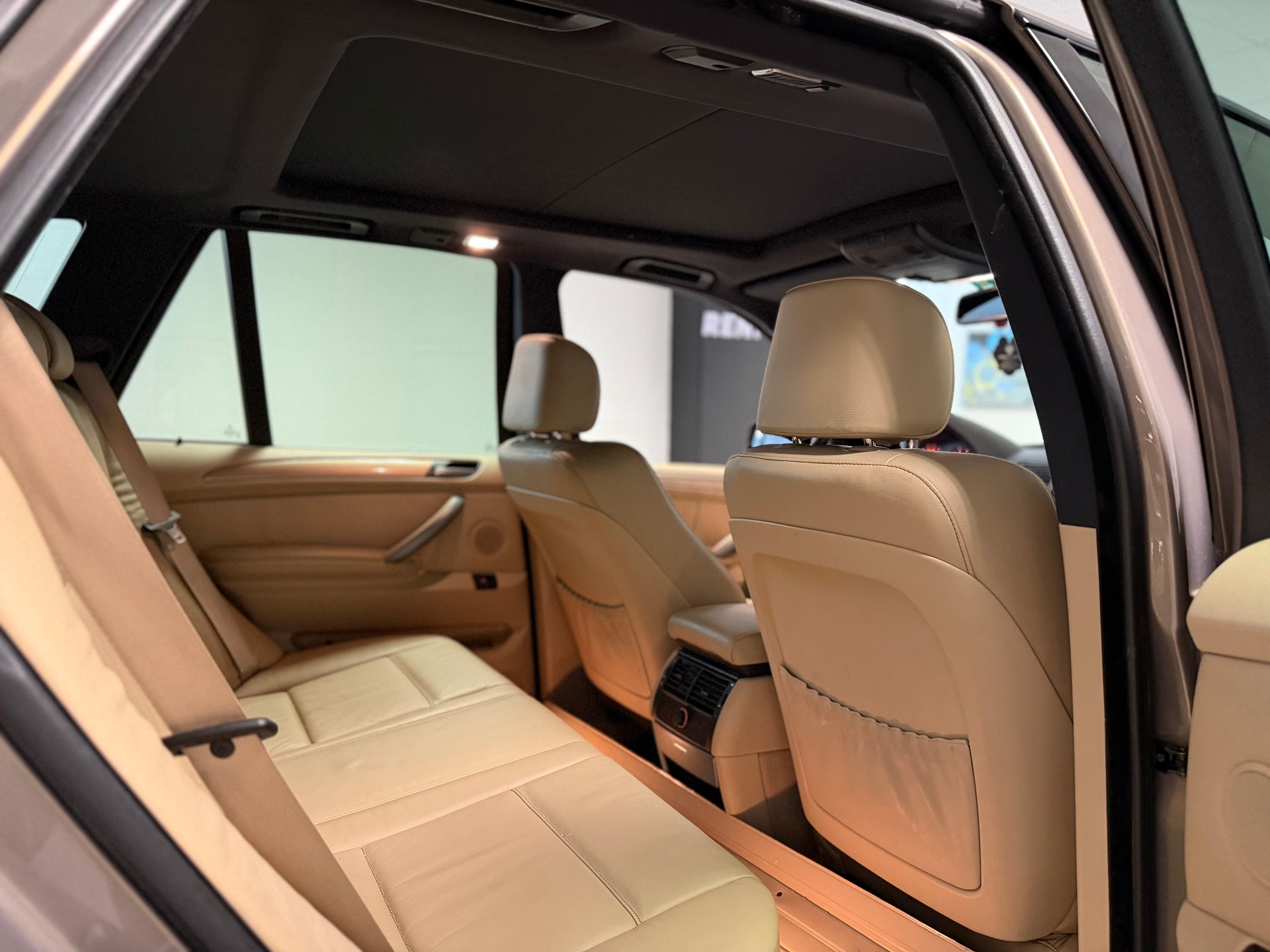 BMW X5 4.4i-image-23