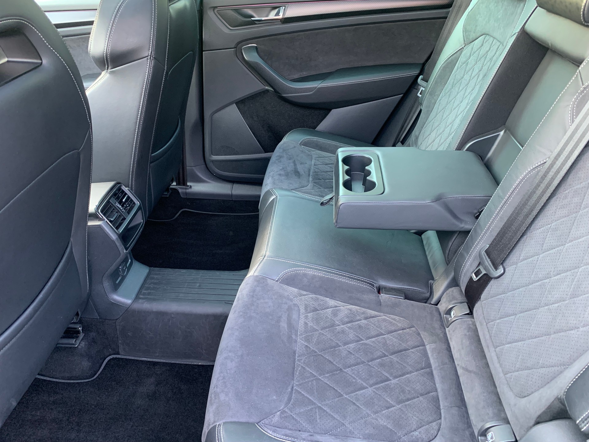 SKODA Kodiaq 2.0 TSI 4x4 Sport Line-image-17