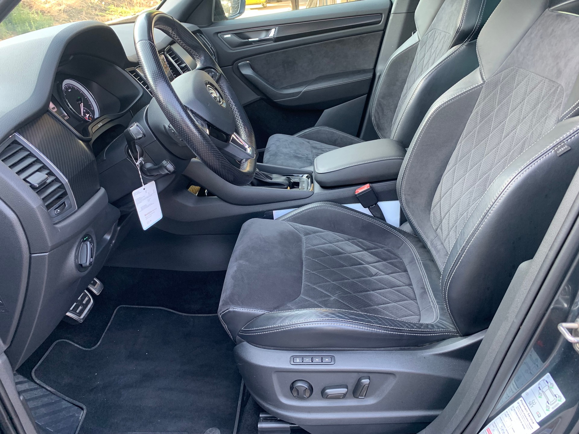 SKODA Kodiaq 2.0 TSI 4x4 Sport Line-image-12