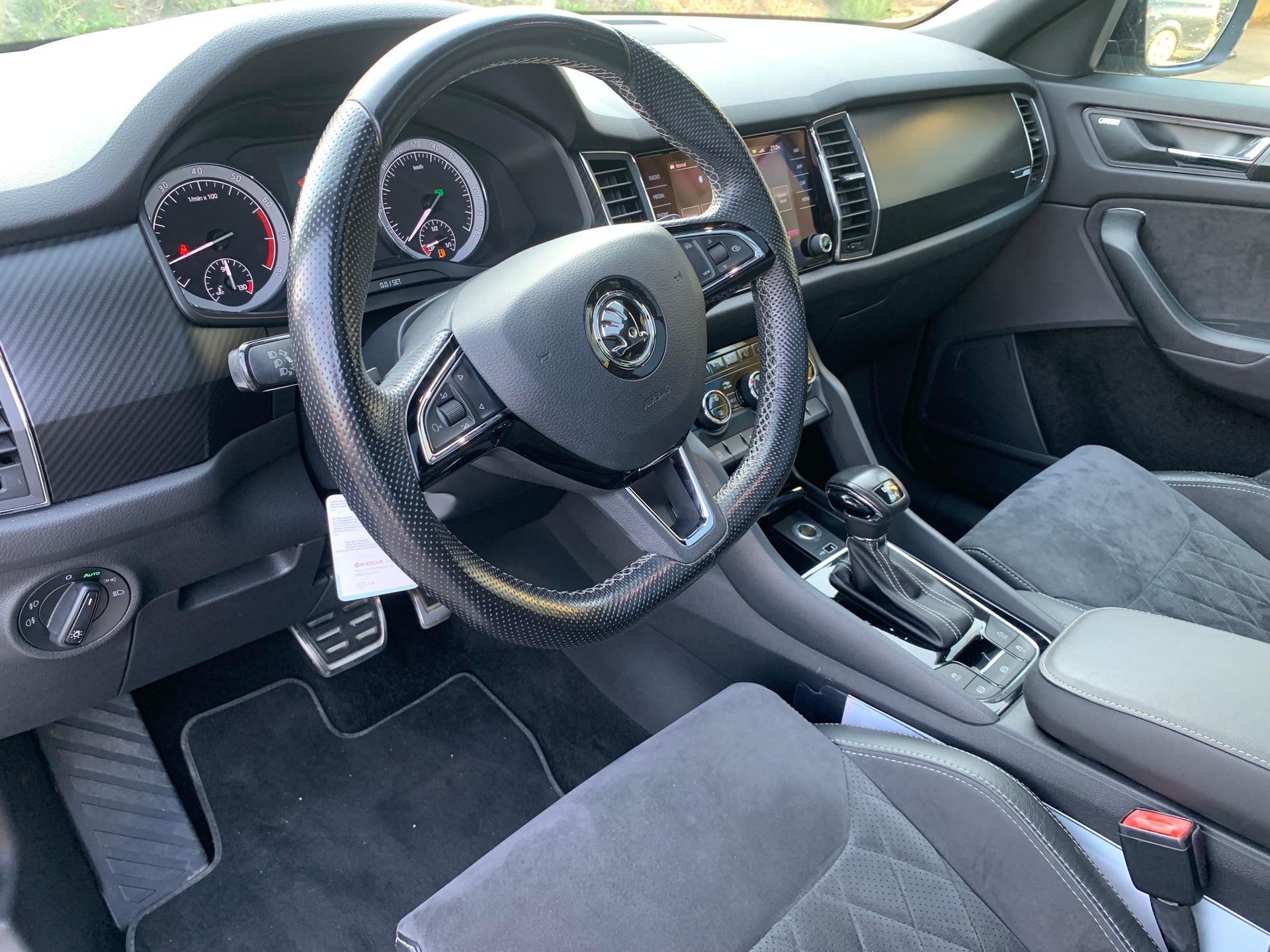 SKODA Kodiaq 2.0 TSI 4x4 Sport Line-image-14