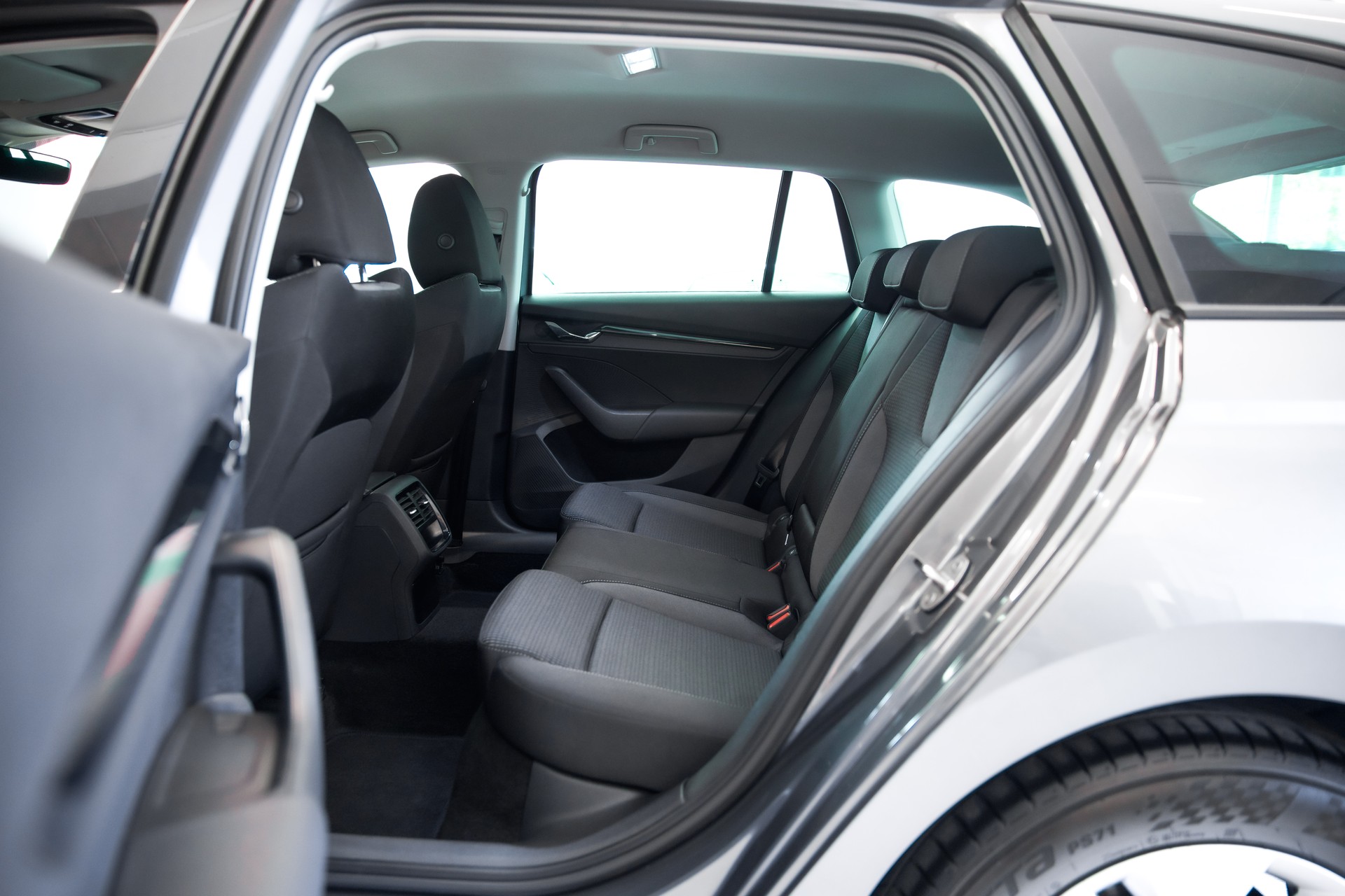 SKODA Octavia Combi 2.0 TDI Ambition 4x4 DSG-image-21