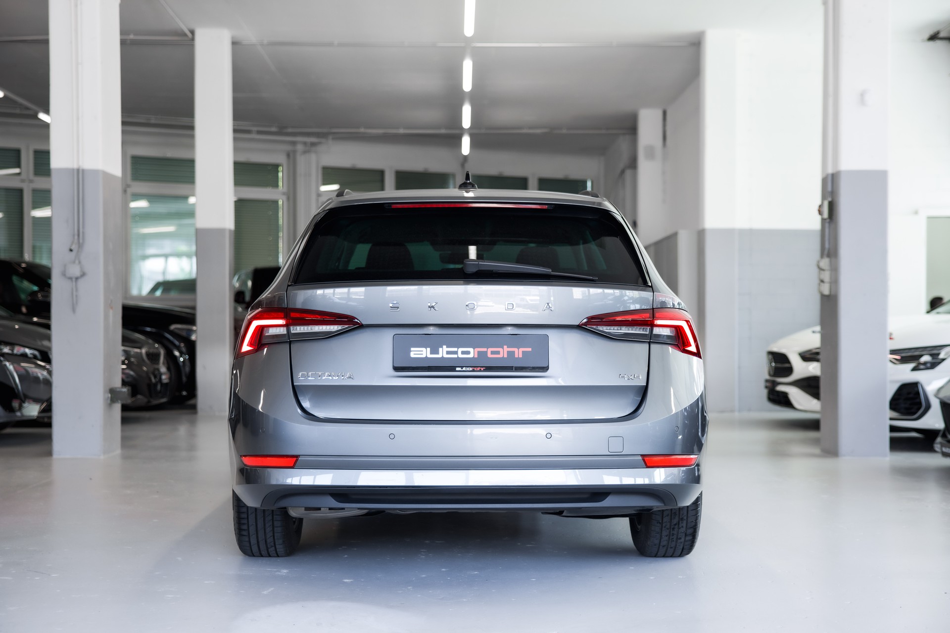 SKODA Octavia Combi 2.0 TDI Ambition 4x4 DSG-image-5