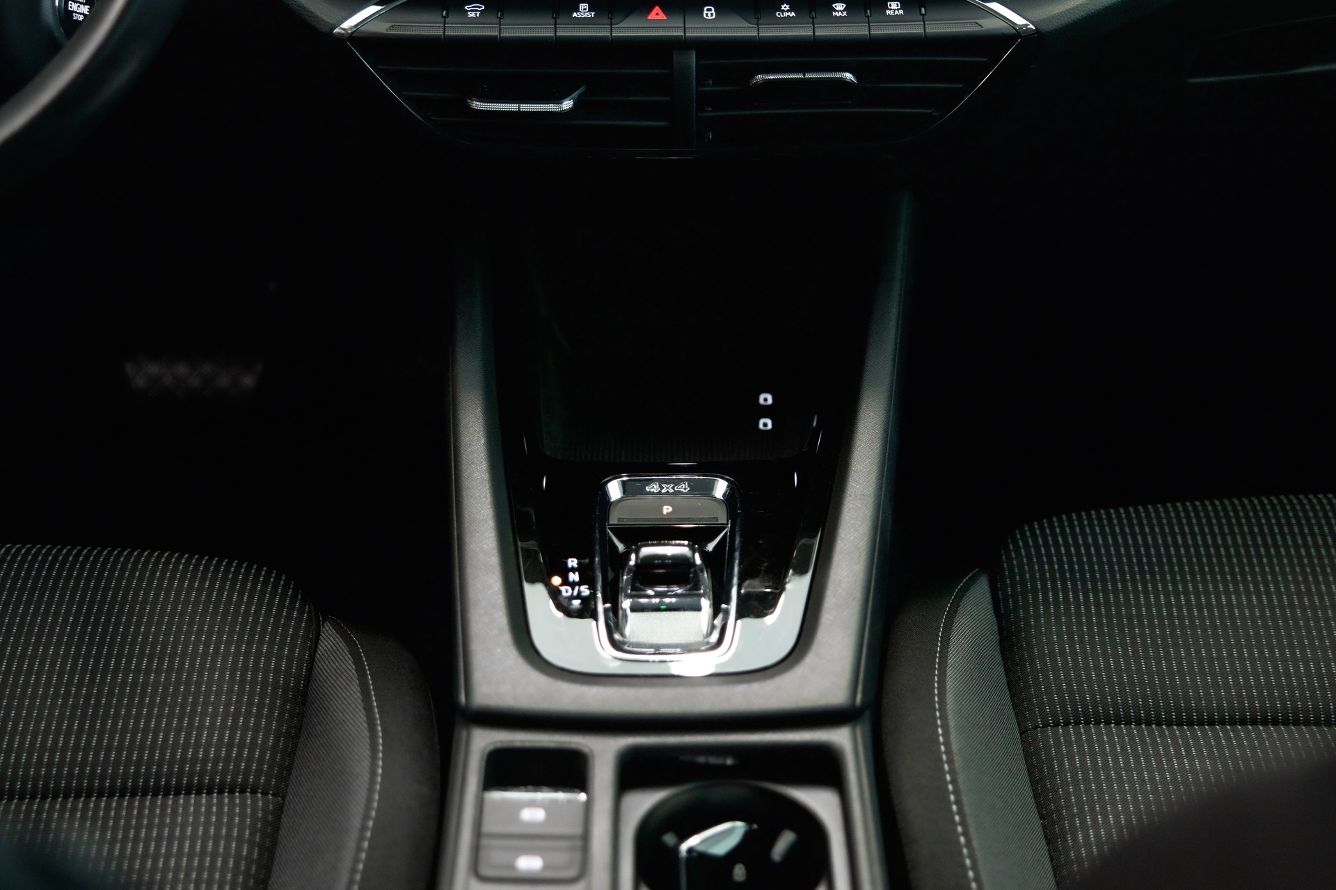 SKODA Octavia Combi 2.0 TDI Ambition 4x4 DSG-image-24