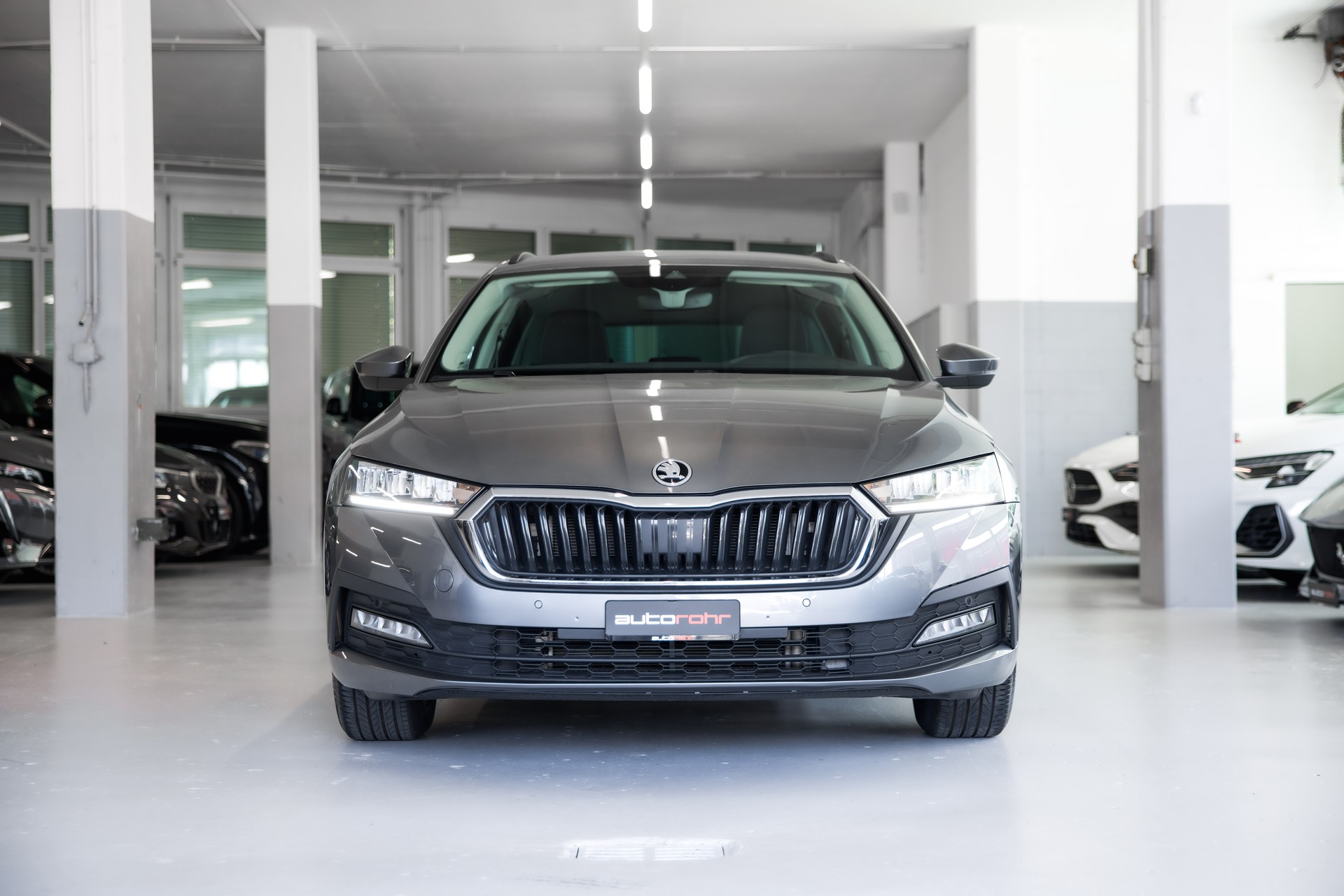 SKODA Octavia Combi 2.0 TDI Ambition 4x4 DSG-showroom-element-1