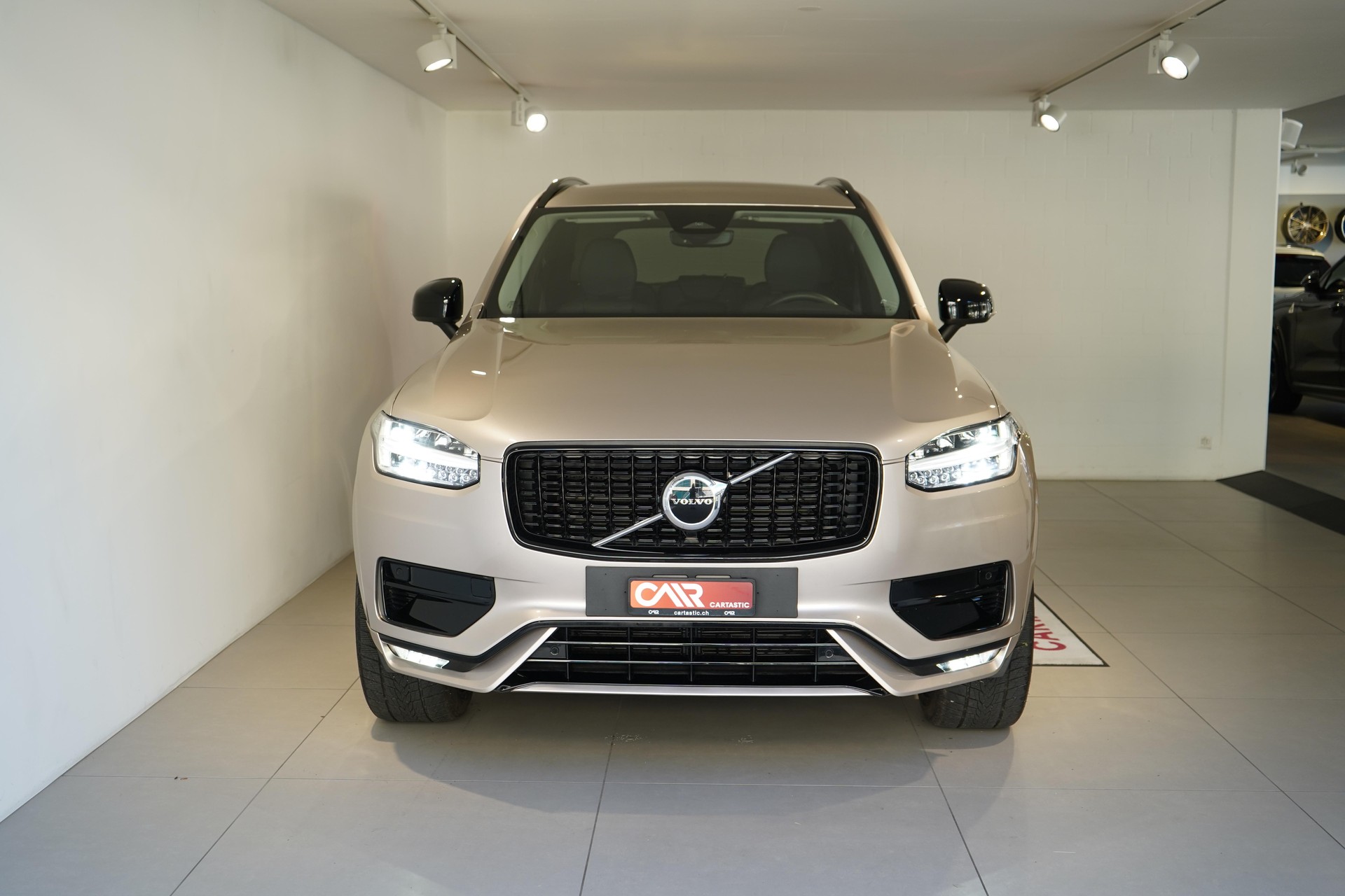VOLVO XC90 2.0 B5 MH Plus Dark 5P. AWD-showroom-element-2