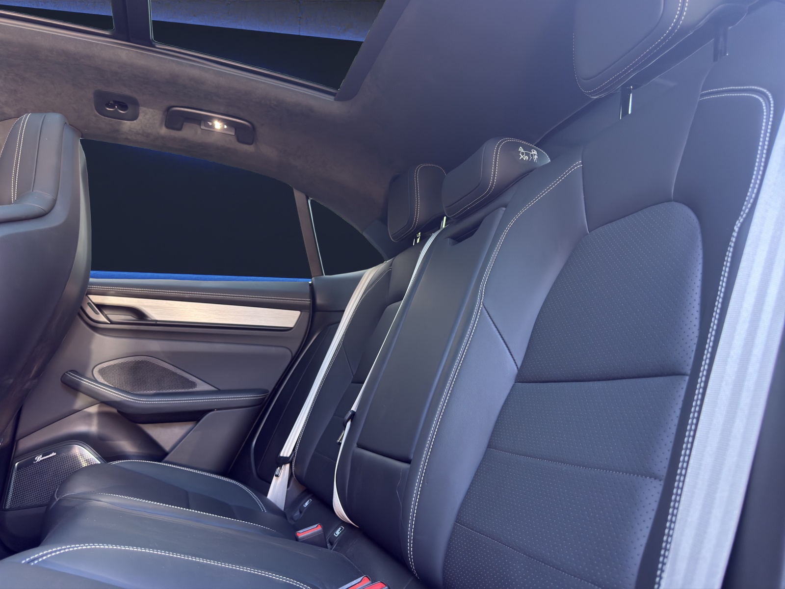 PORSCHE Macan Turbo-image-12
