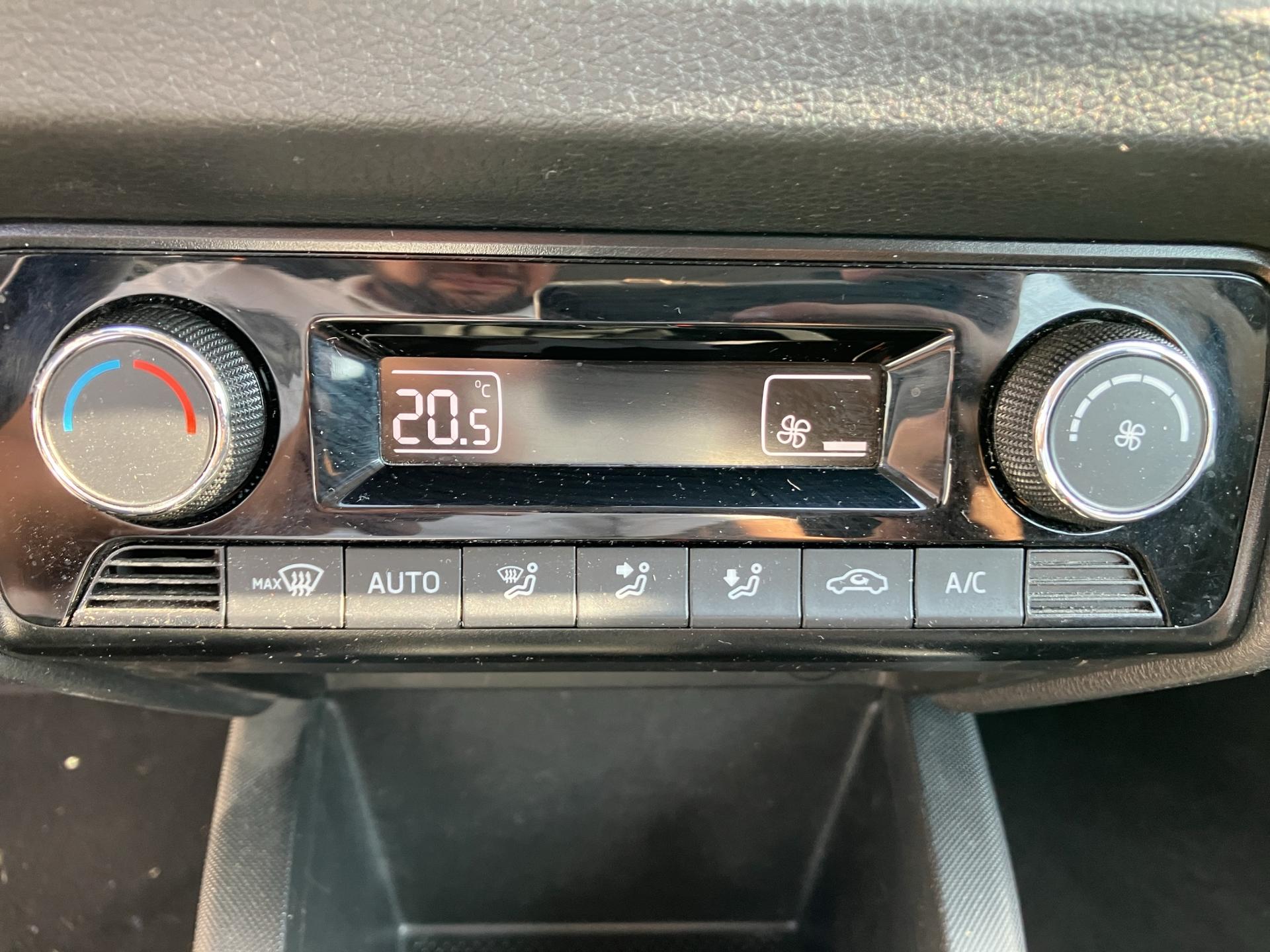 SKODA Fabia Combi 1.0 TSI Ambition-image-21